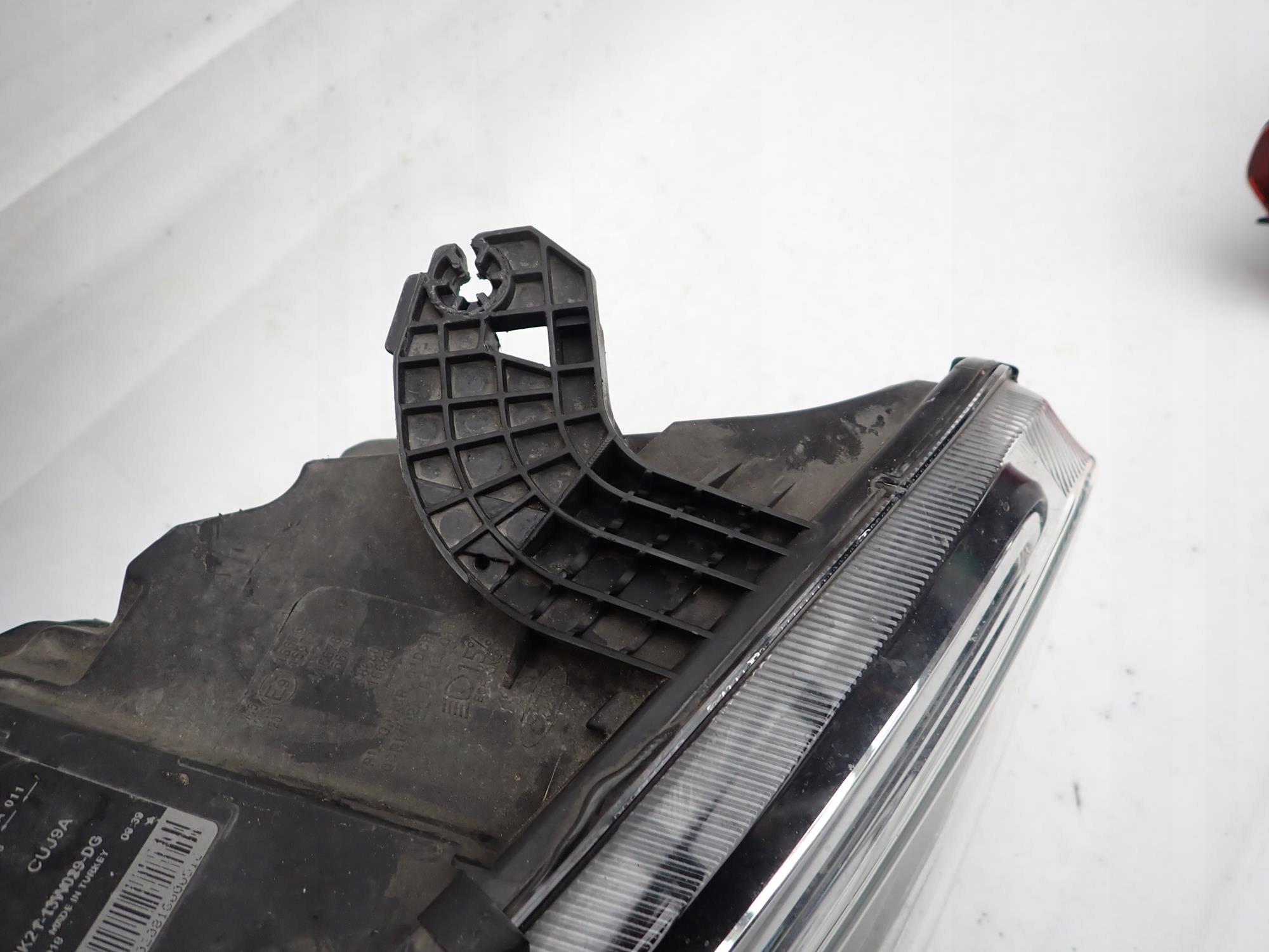 FORD TRANSIT CUSTOM and 1 MK1 LIFT 17-23 light front front right