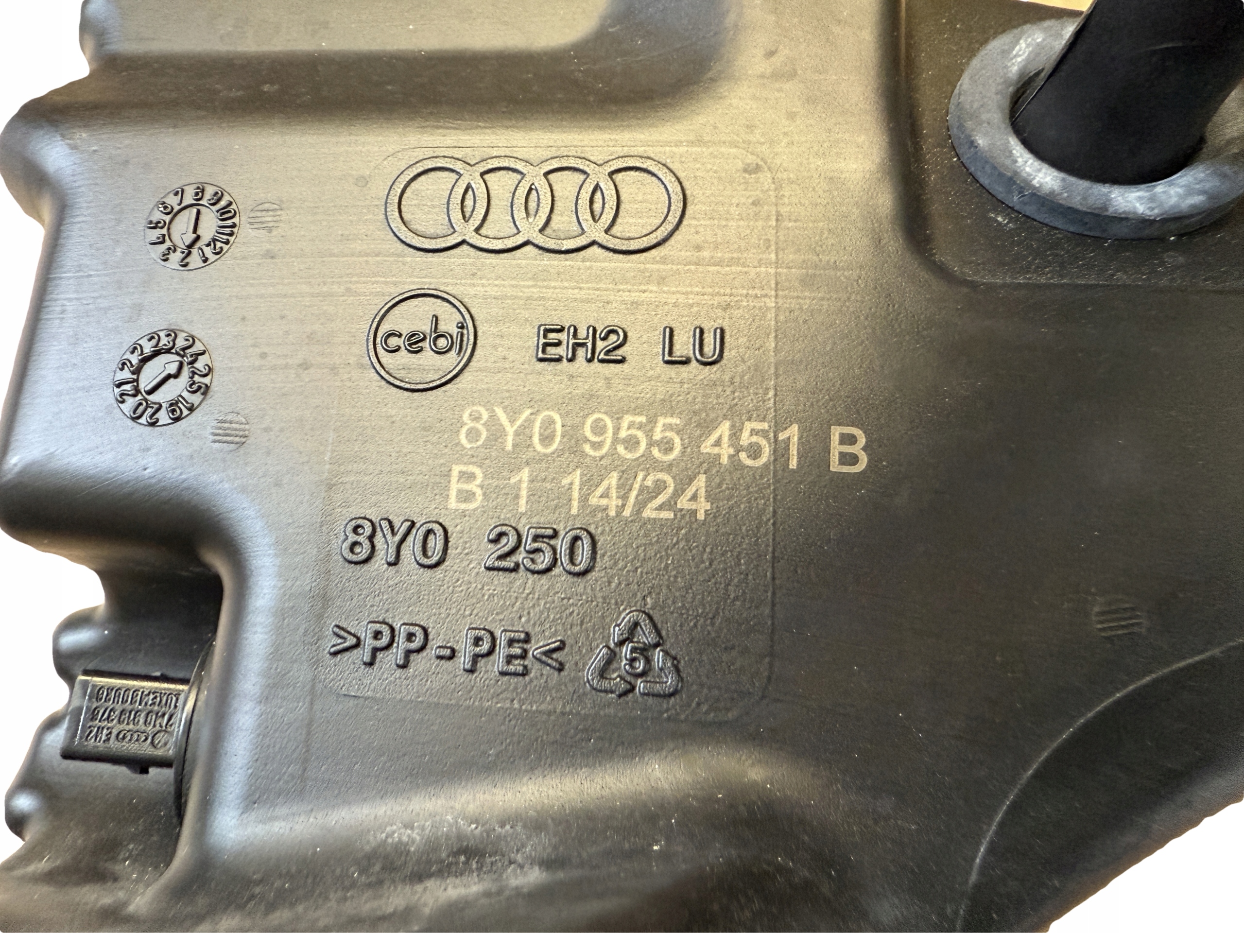 AUDI RS3 8Y washer fluid tank 8Y0955451B
