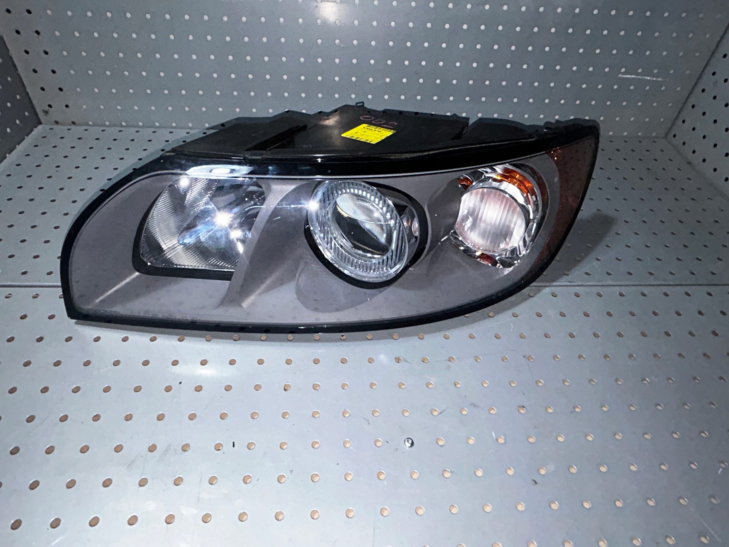 volvo S40 и V50 04-07 фара левая 31335221 европа
