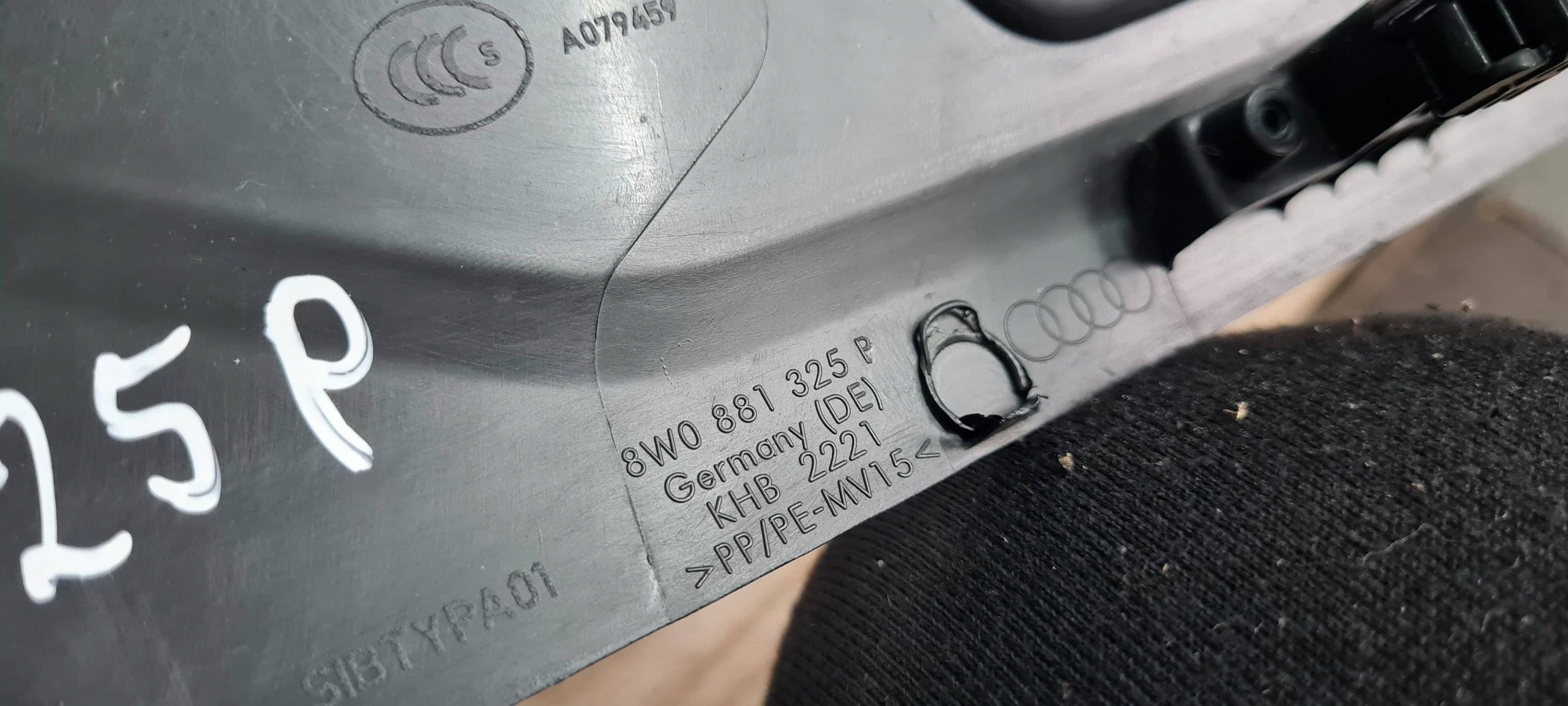 A5 8W cover seat cap left left front 8W0881325B A4 B9 8W