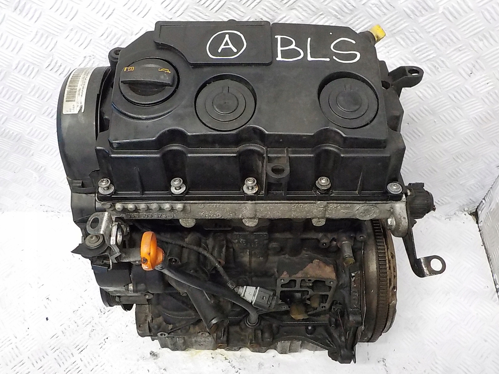 VW PASSAT B6 GOLF V SKODA engine 1.9 TDI 8V BLS mileage 143 thousand.