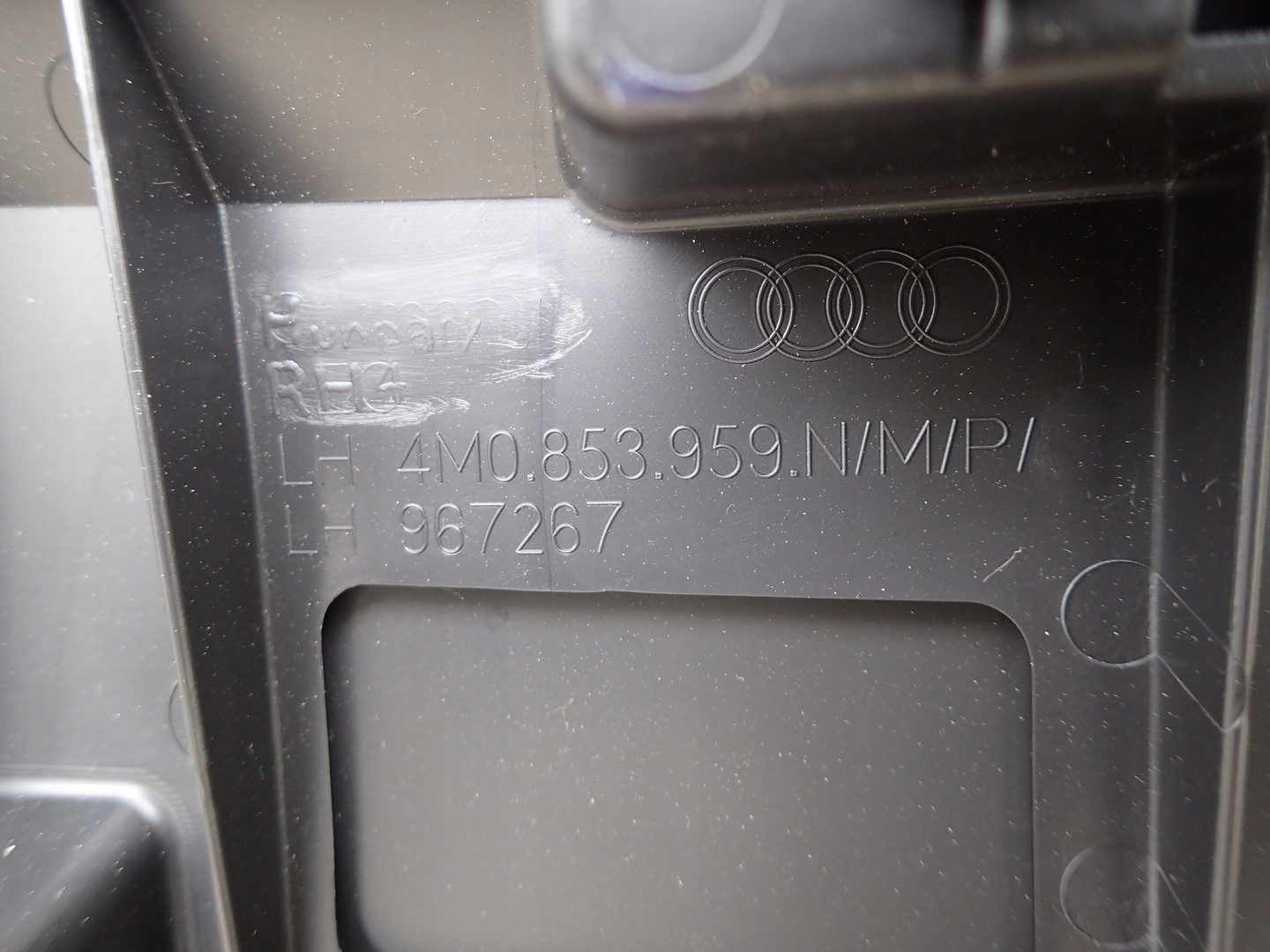 moulding for door left front AUDI Q7 4M LIFT 2019