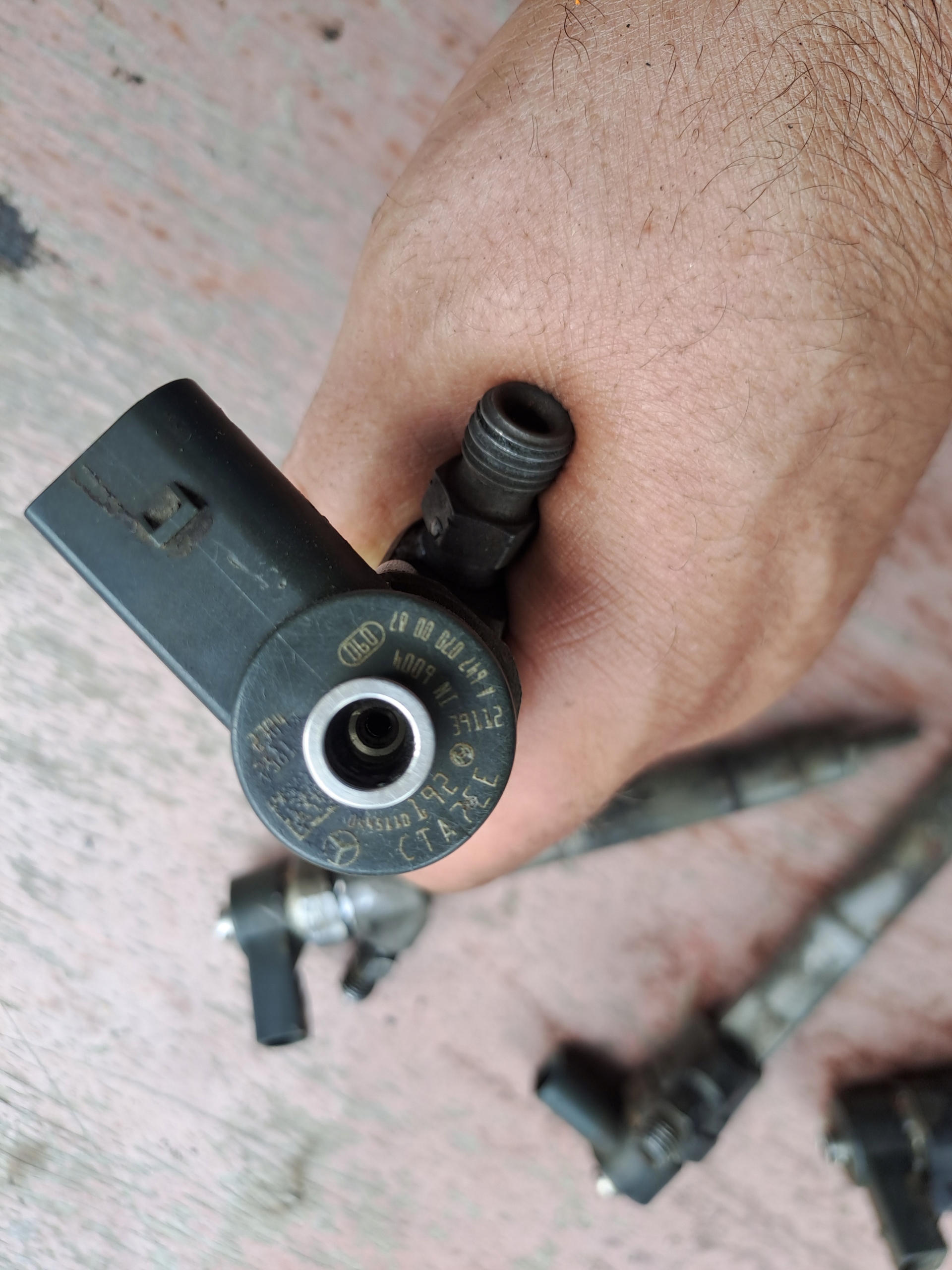 nozzle injector MERCEDES E W211 2.7CDI A6470700087