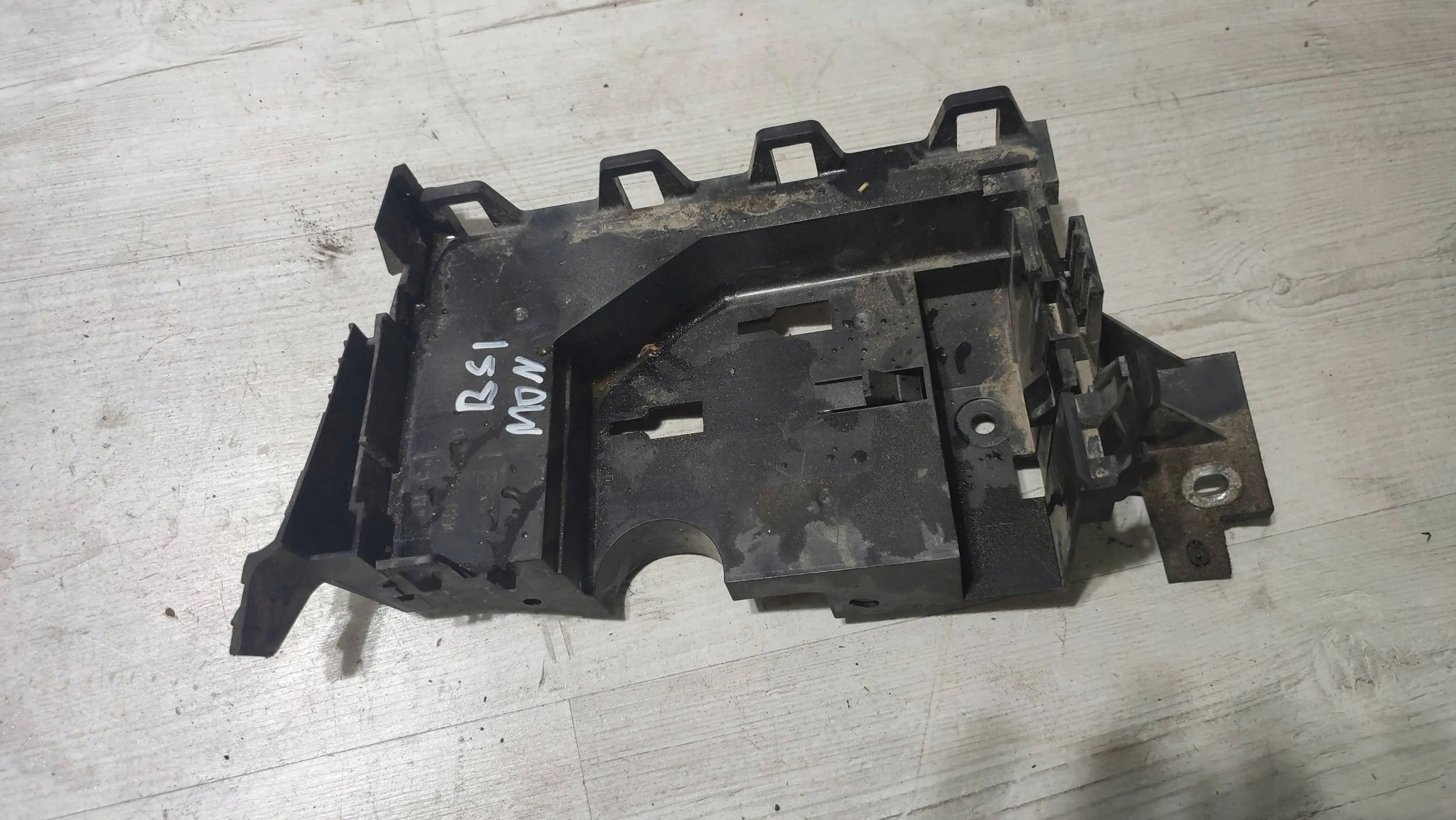 Ford Mondeo MK5 16r 2.0TDCi Support plaque Couvercle BSI
