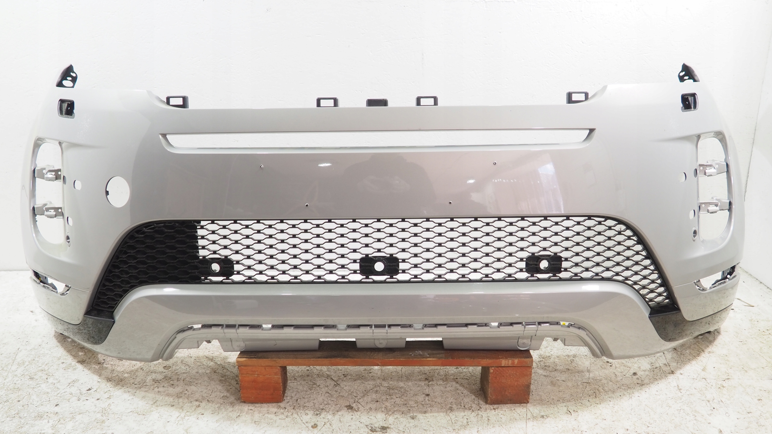Range Rover Evoque II R Dynamic bumper front front K8D2-17F775-BD
