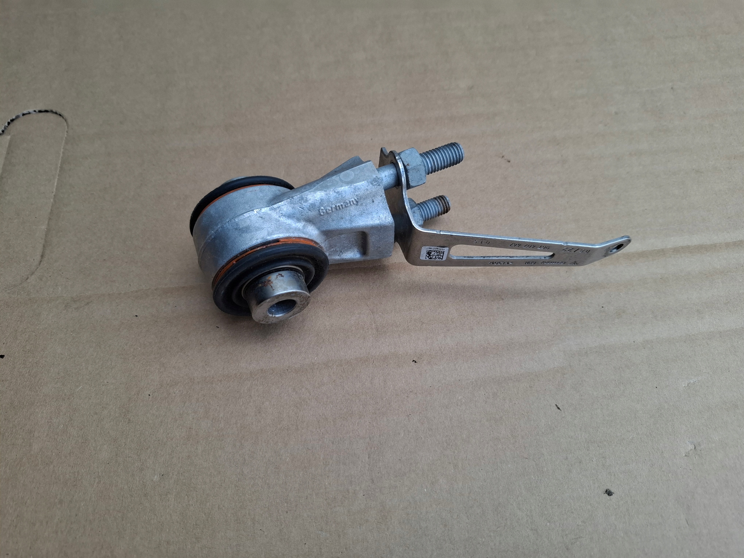 TULEJA arms left front PORSCHE 911 992 GT3 22r