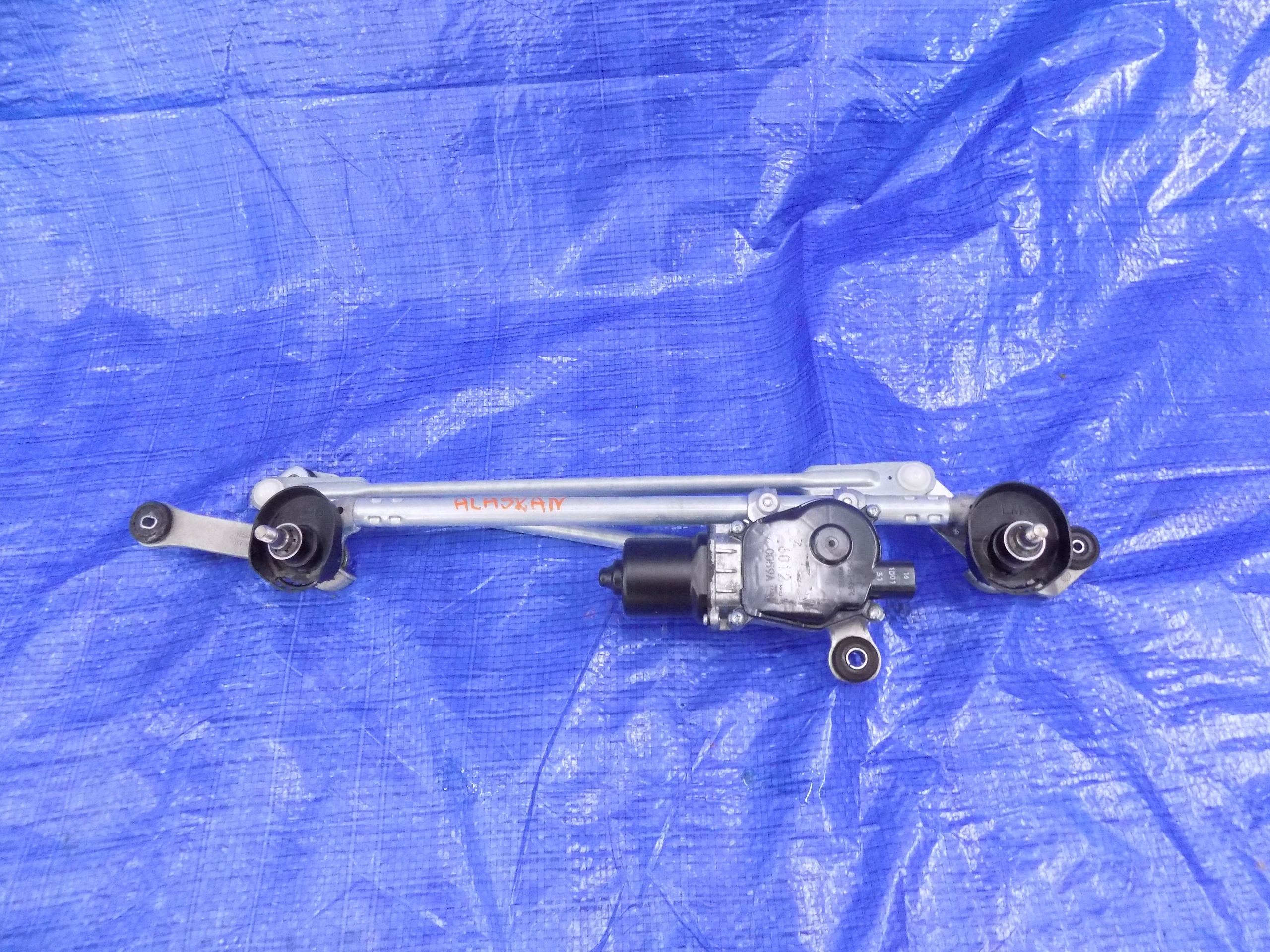 ПЕРЕДНИЙ СТЕКЛООЧИСТИТЕЛЬ NAVARA ALASKAN 2.3 DCI