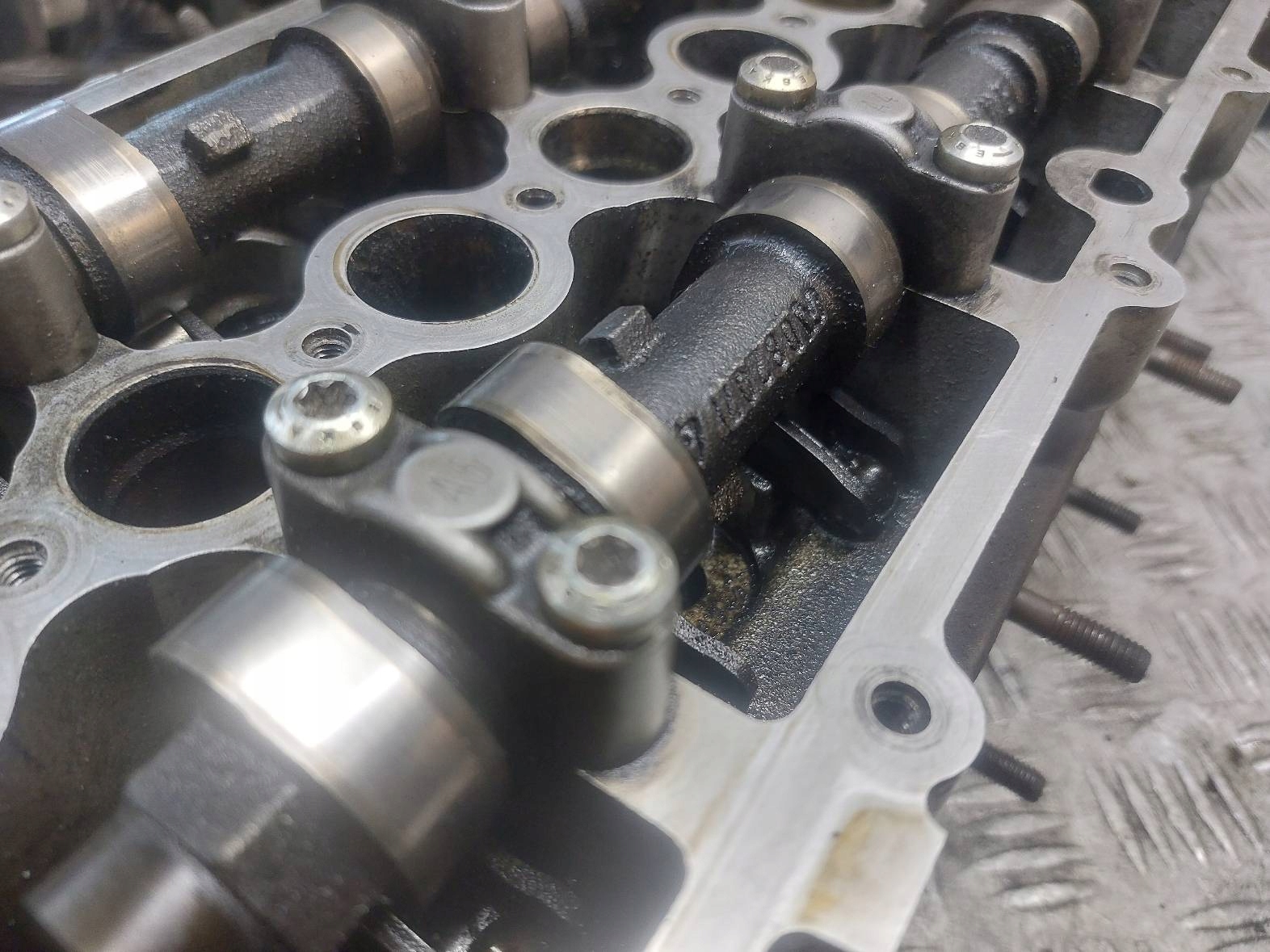 hlava + vačky BMW E39 520D M47 2.0 D 2246601