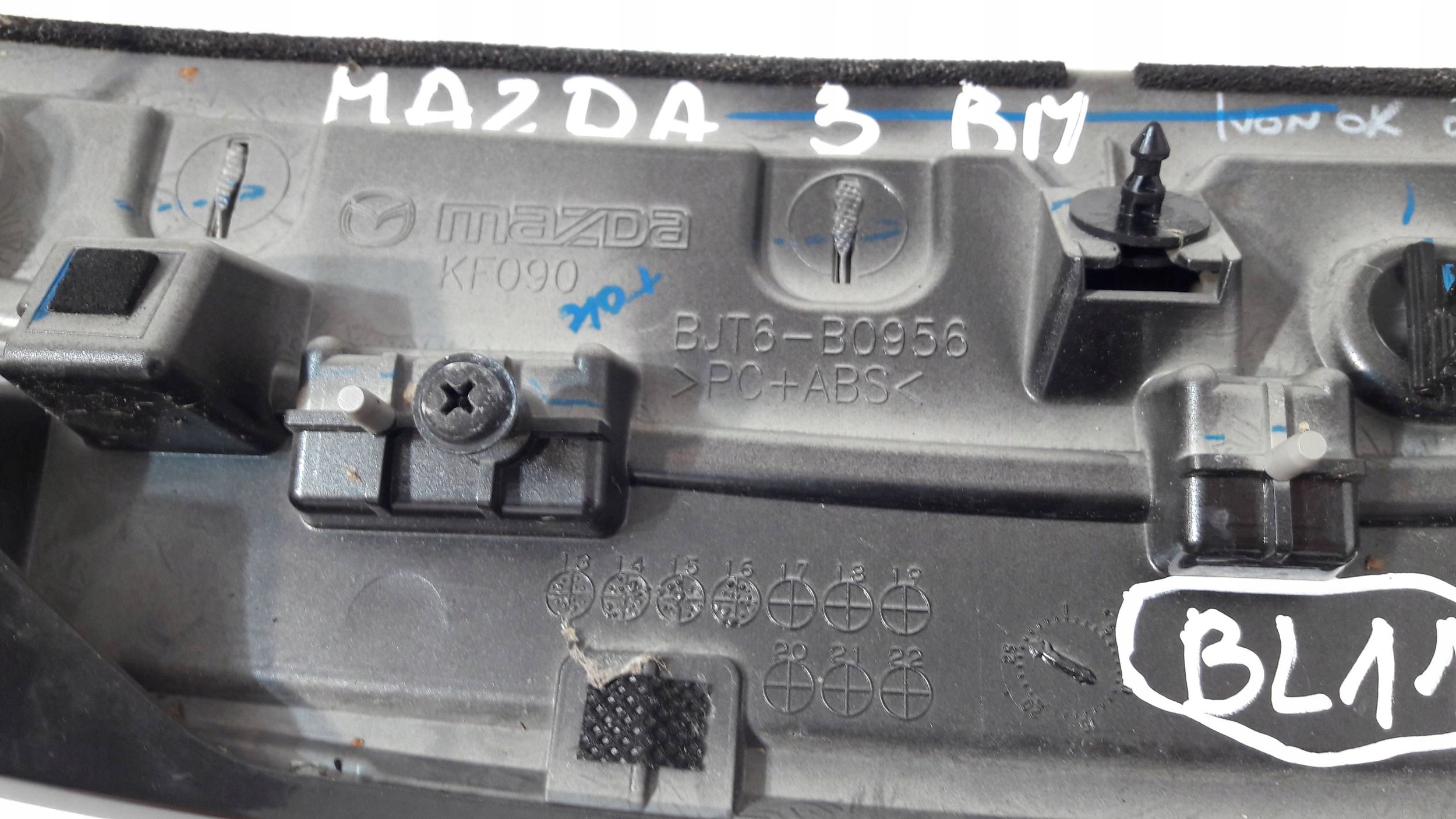 Mazda 3 BM Spoiler Arrière du capot BJT6-51961 (BL11)