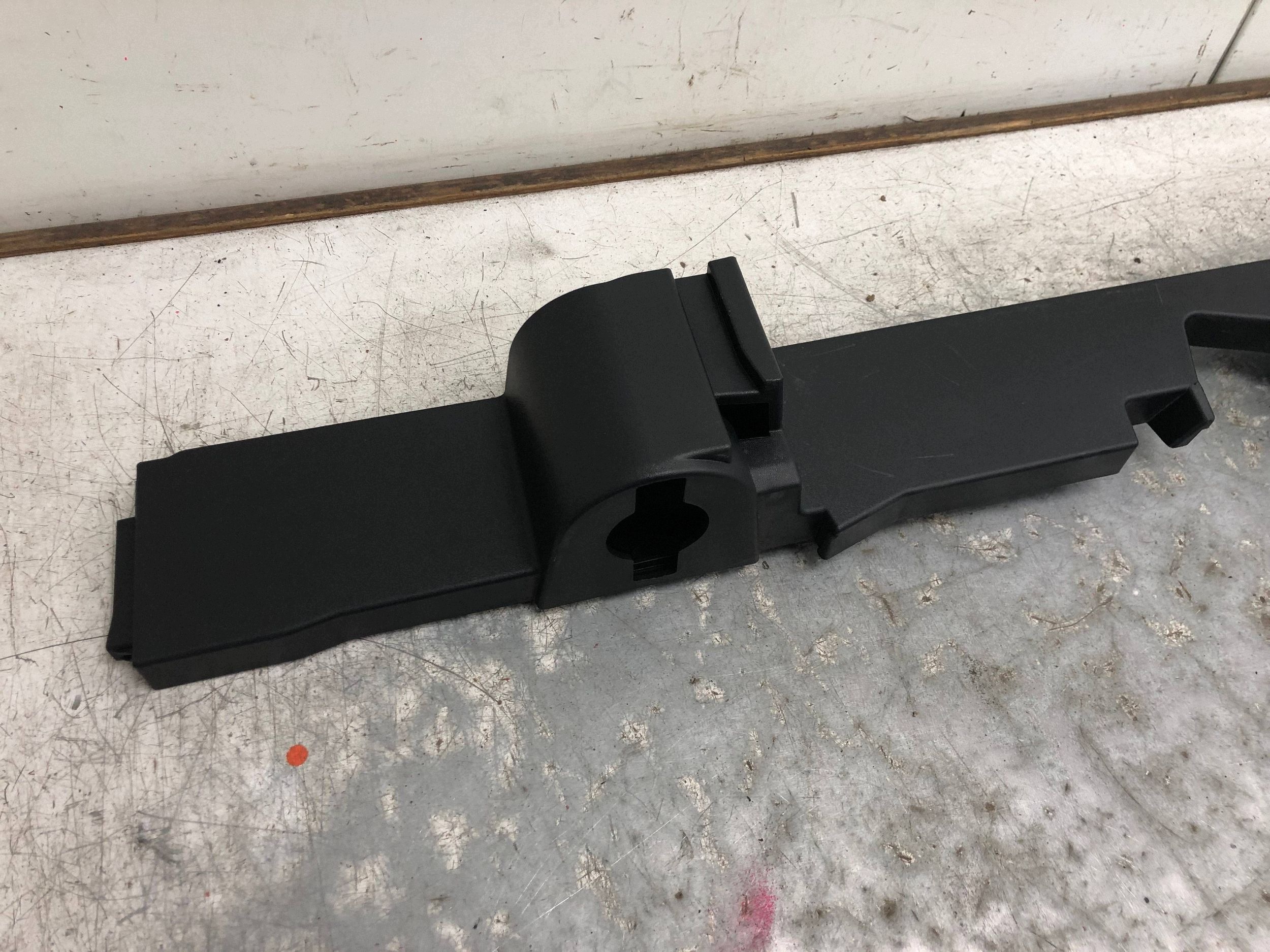 moulding boot left VW GOLF VII KOMBI 5G9864511F