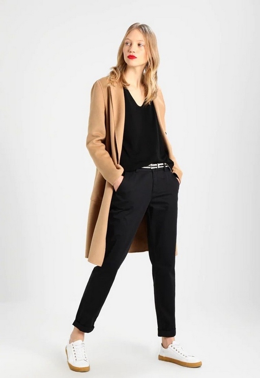 Materiálové kalhoty Comma, velikost 38