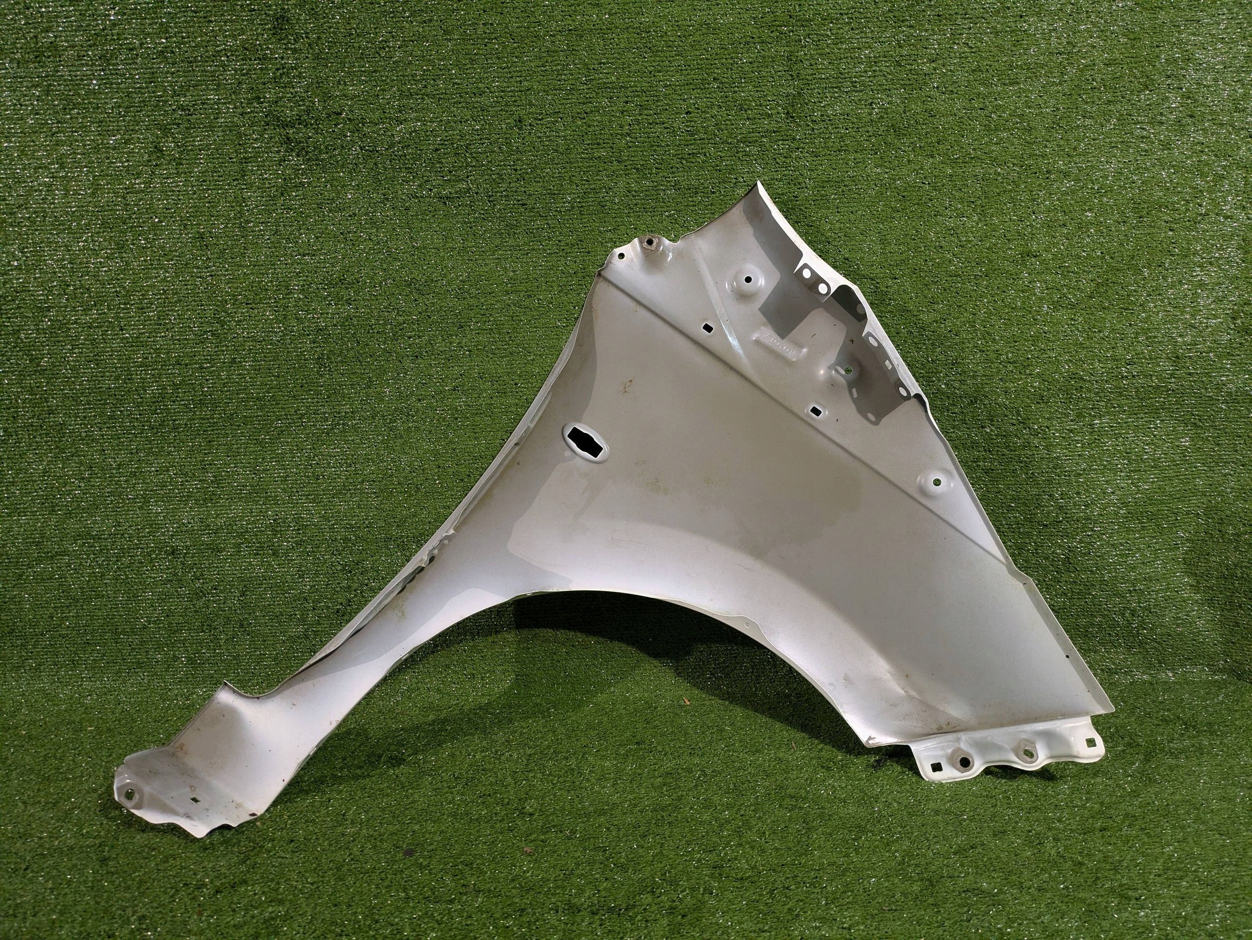 fender left front TOYOTA AYGO II NR.273