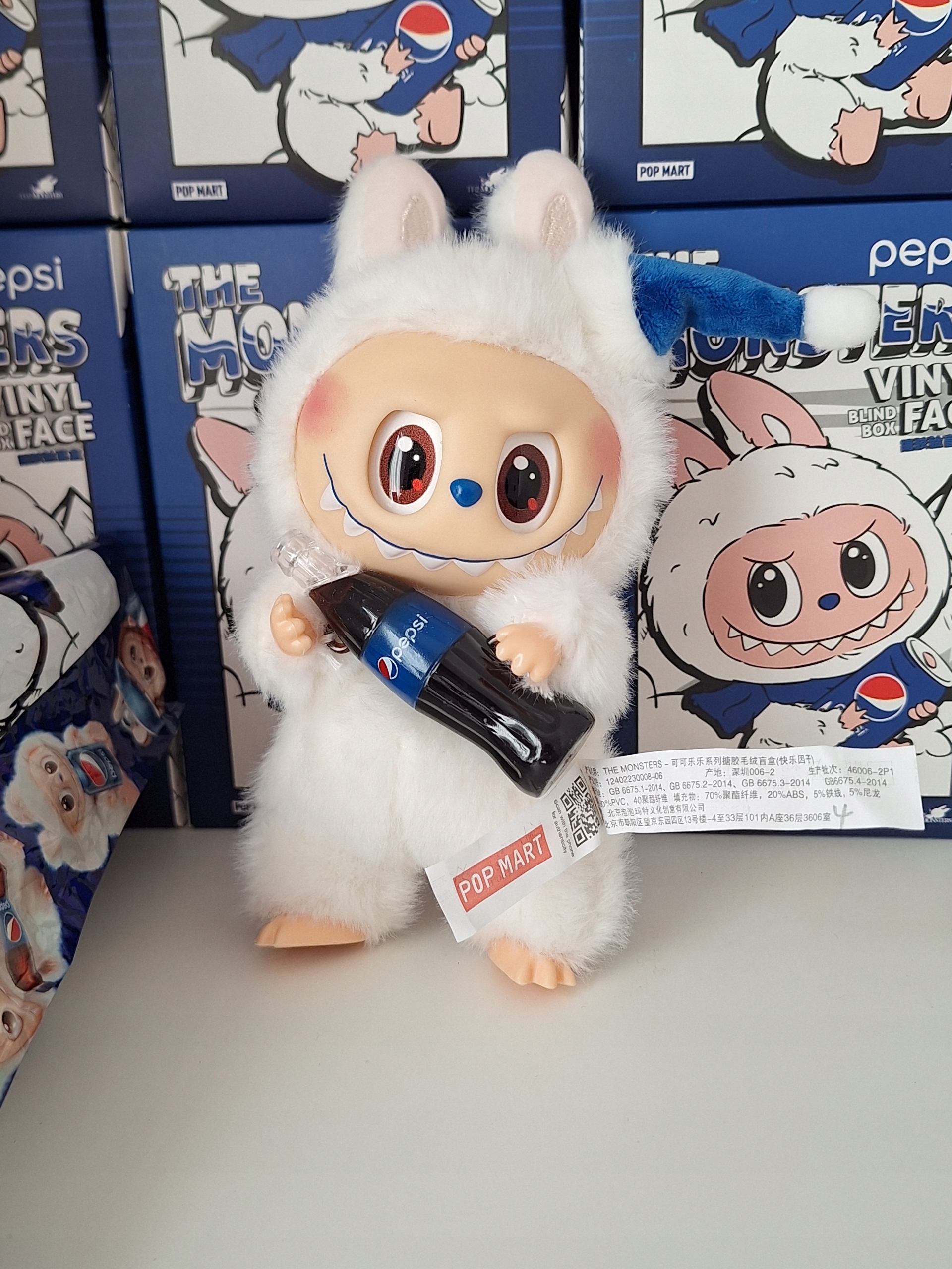 LABUBU PEPSI THE MONSTER BRELOK FIGURKA PLUSZOWA Z BUTELKĄ PEPSI