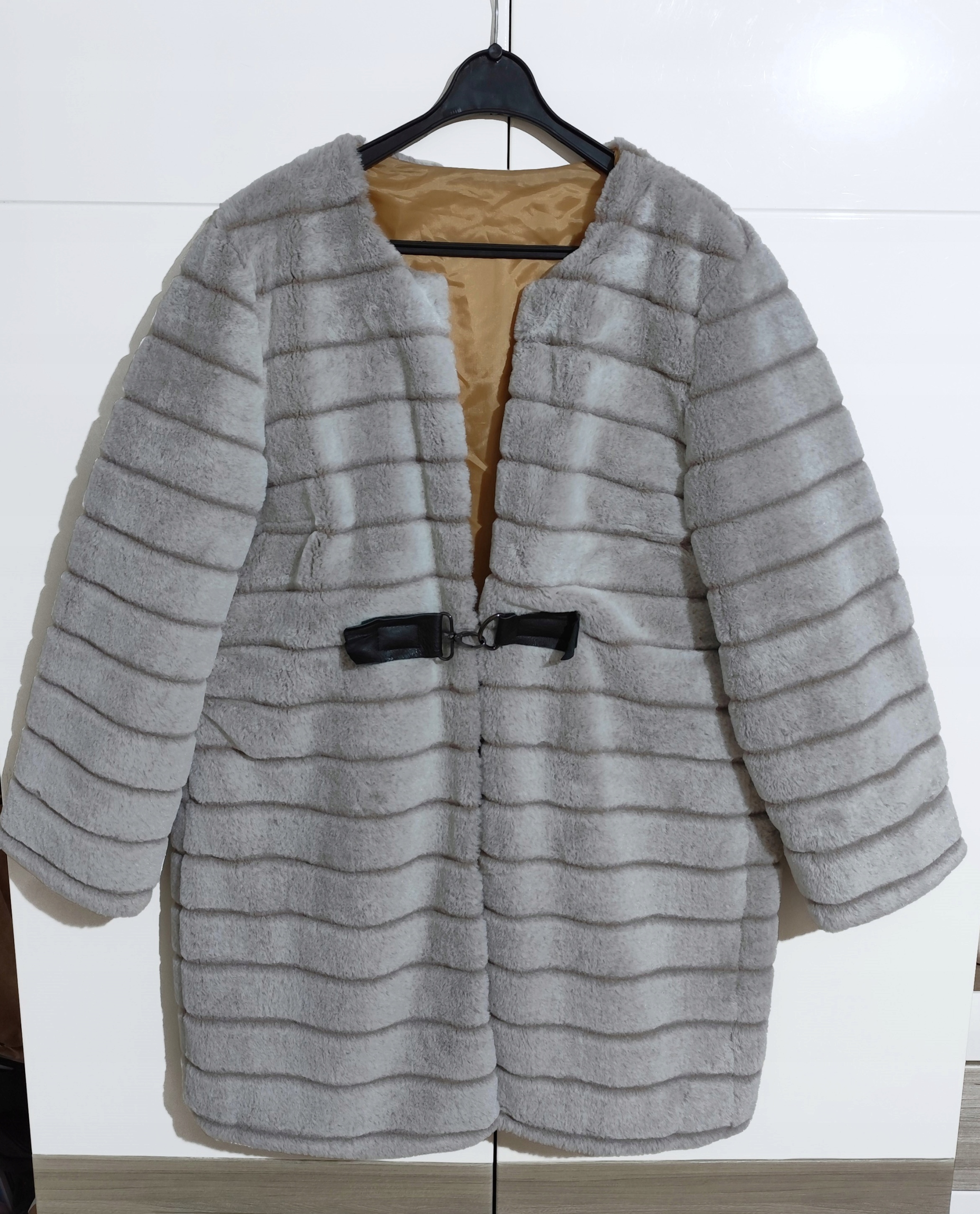 Płaszcz Eko Futro W Paski Beżowe |R. L/XL