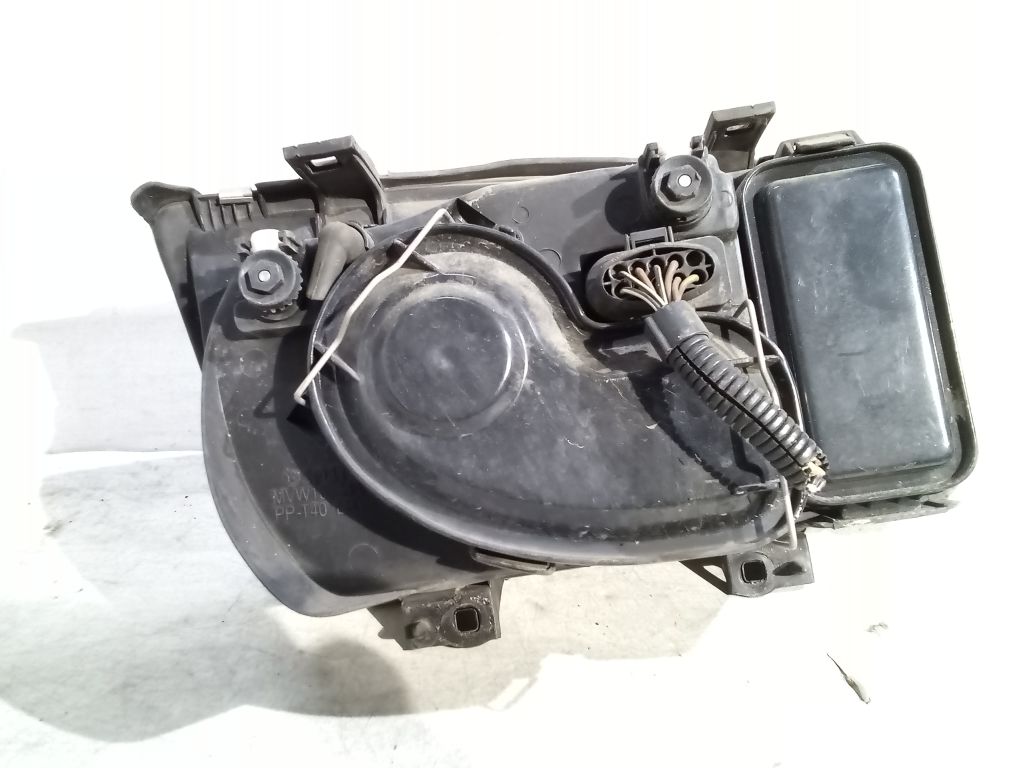 VW Bora Licht links vorne vorne