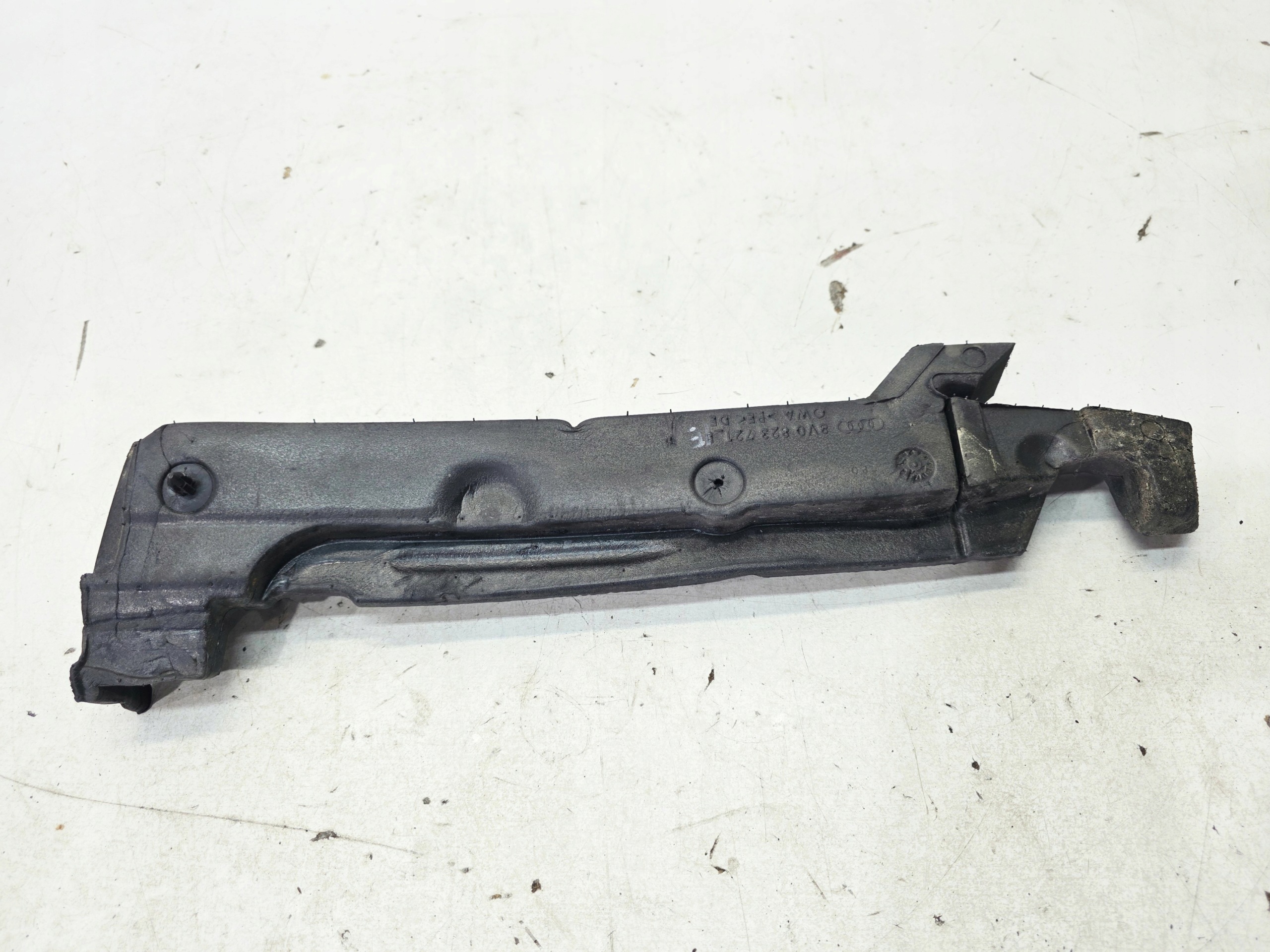 hangszigetelő sárvédöt bal AUDI A3 8V 8V0823721B