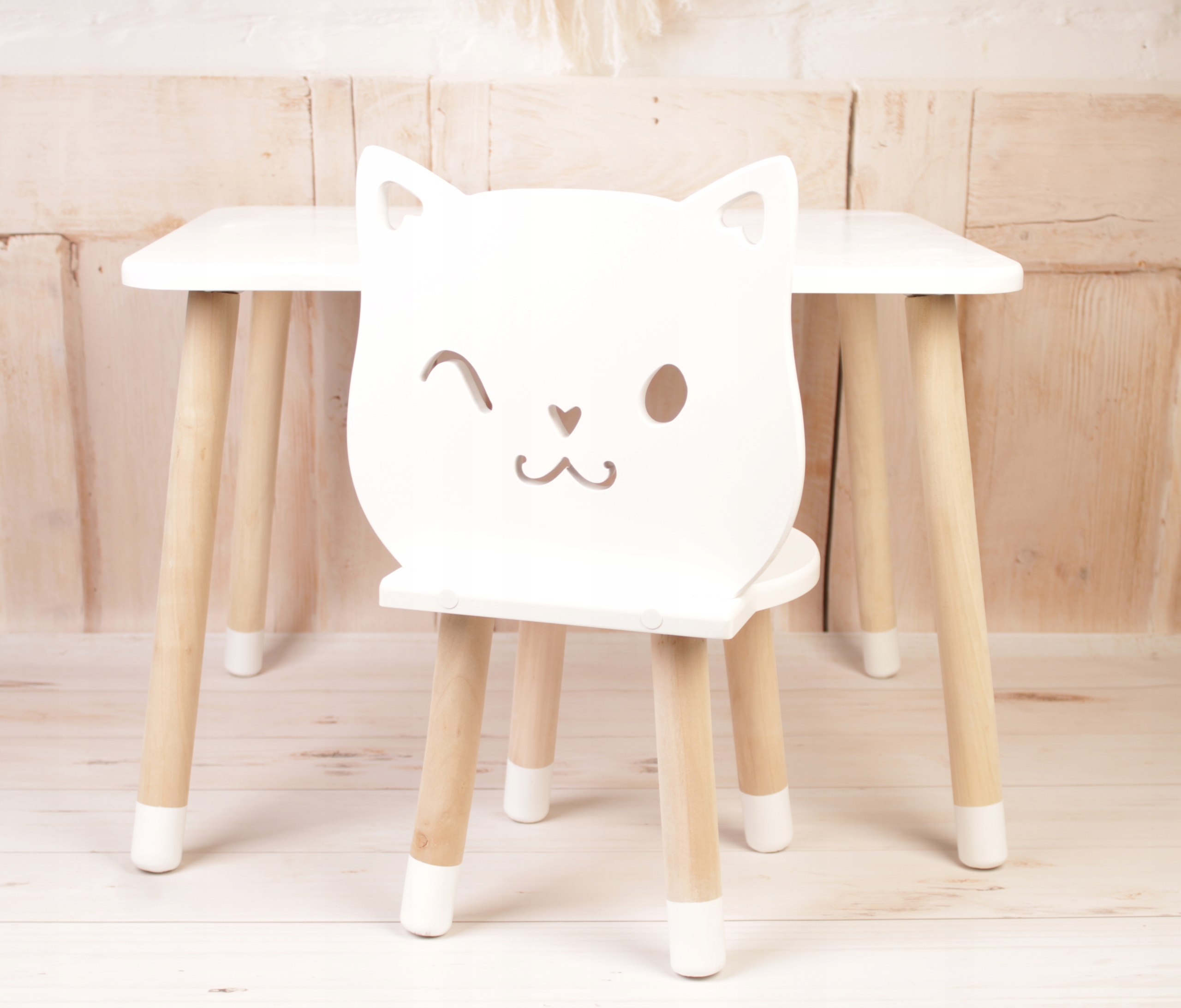 Zestaw Mebli Kotek, stół z dwoma krzesłami Stan opakowania oryginalne