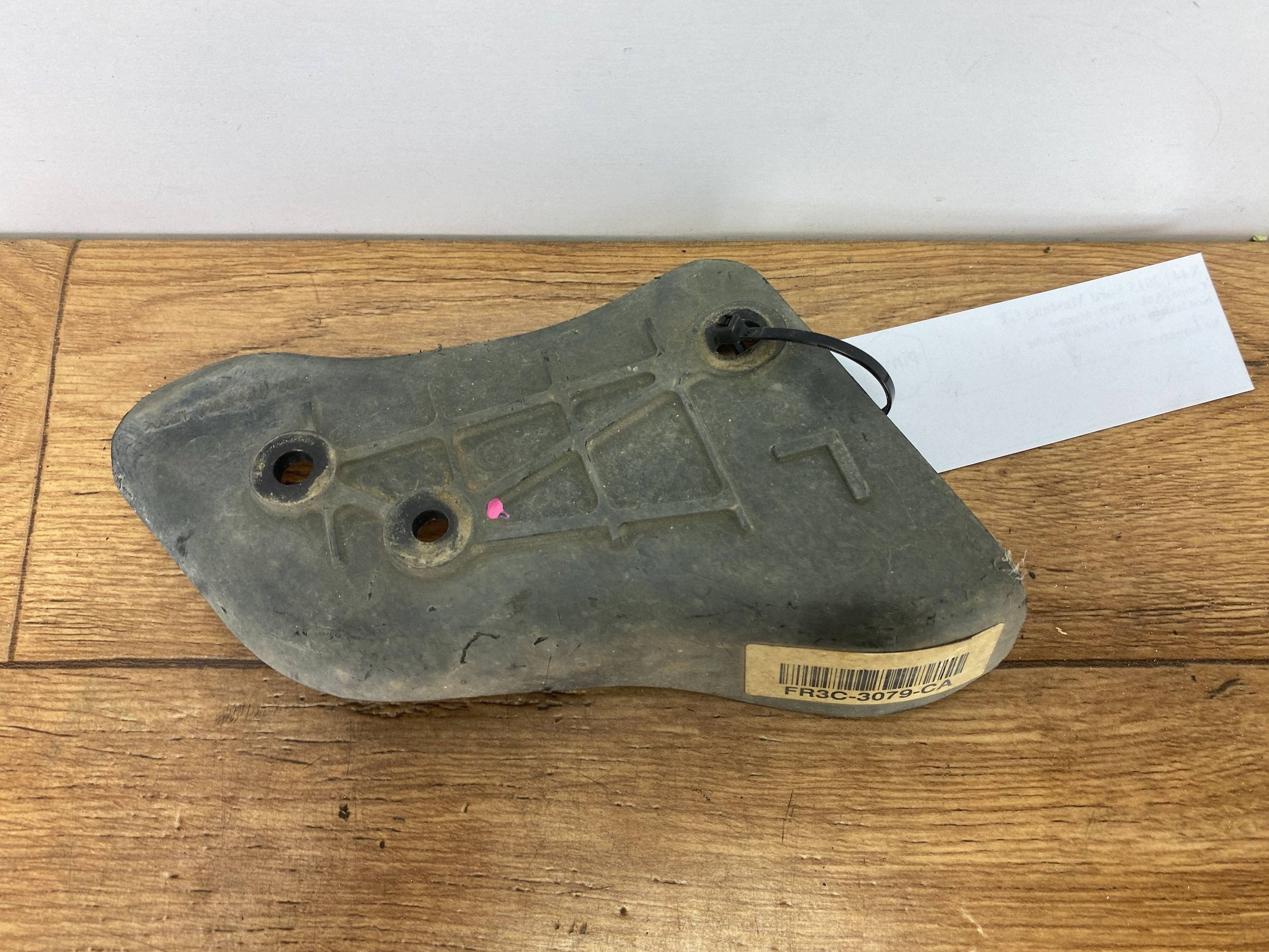 Blende Abdeckung des Querlenkers Ford Mustang VI 2015+