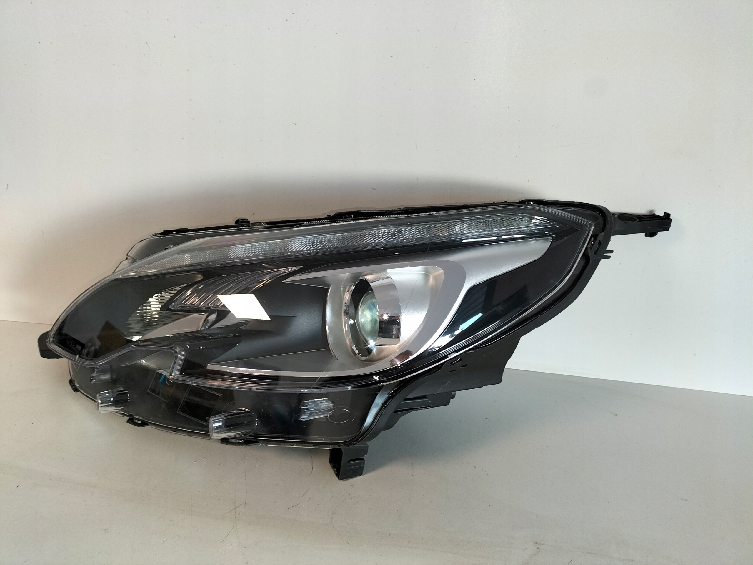 light front reflektor left PEUGEOT 2008 and LIFT 16-19