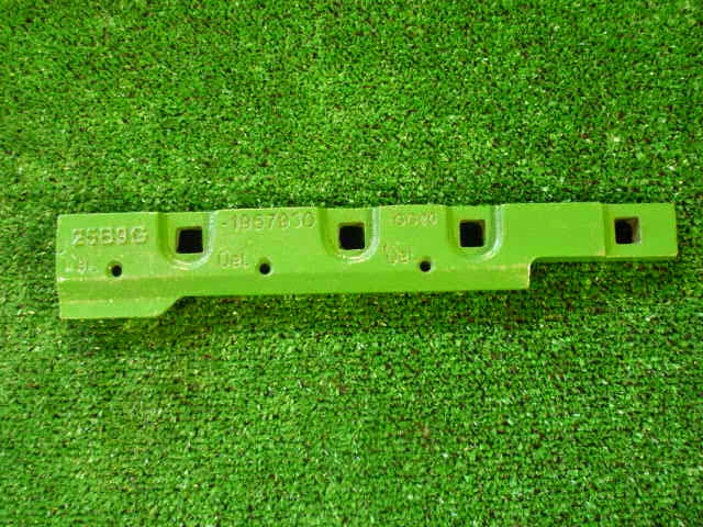 PRZYCISK GŁÓWKI KOSY ŻELIWNY CLAAS 610070 (POJEDY Producent części International