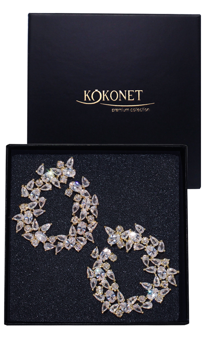 Zlaté náušnice efektní s krystaly zirkonů třpytícími se Svatební Glam