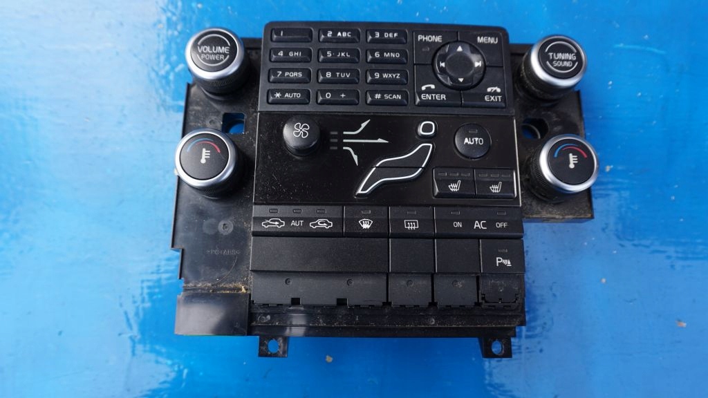 VOLVO XC60 - control panel of the air conditioning