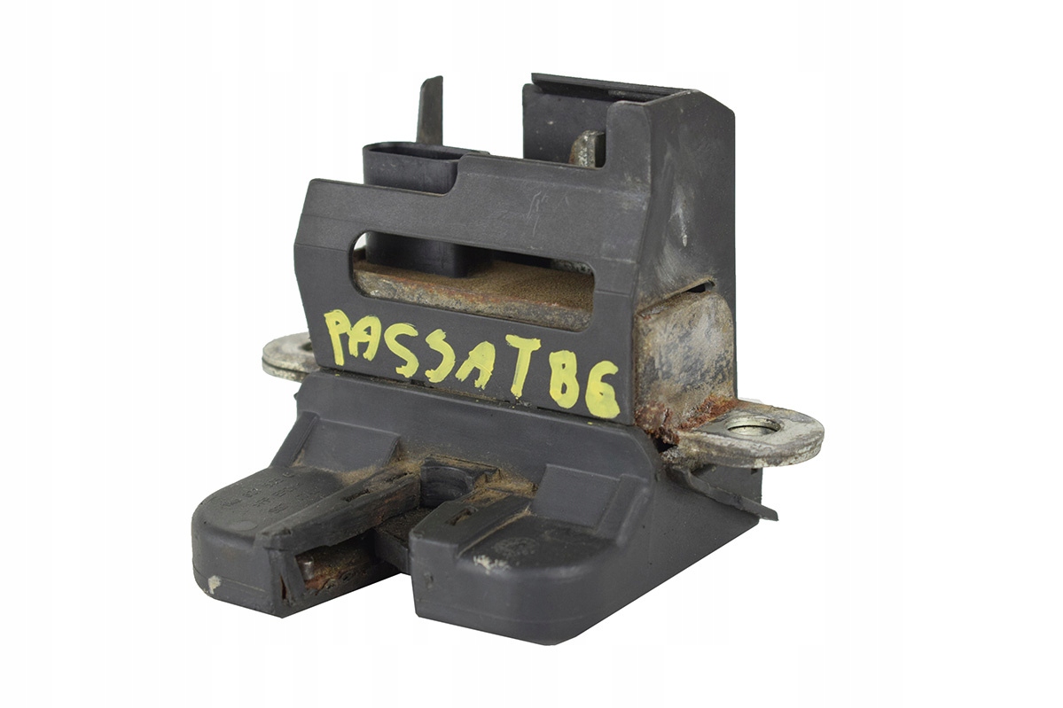 ZAMEK KLAPY TYLNEJ VW PASSAT B6