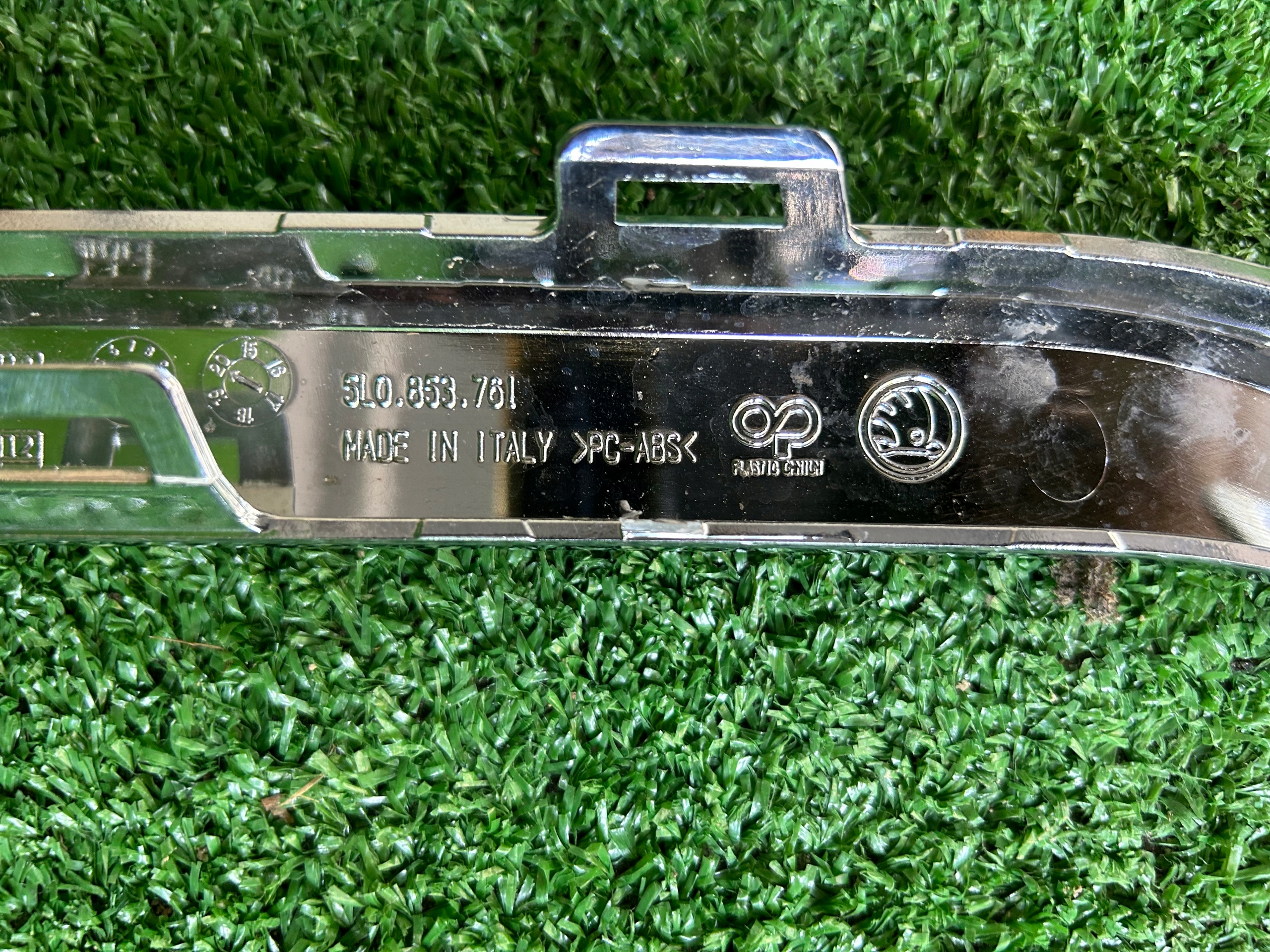 SKODA YETI рестайлинг 5L0 решетка радиатора хром