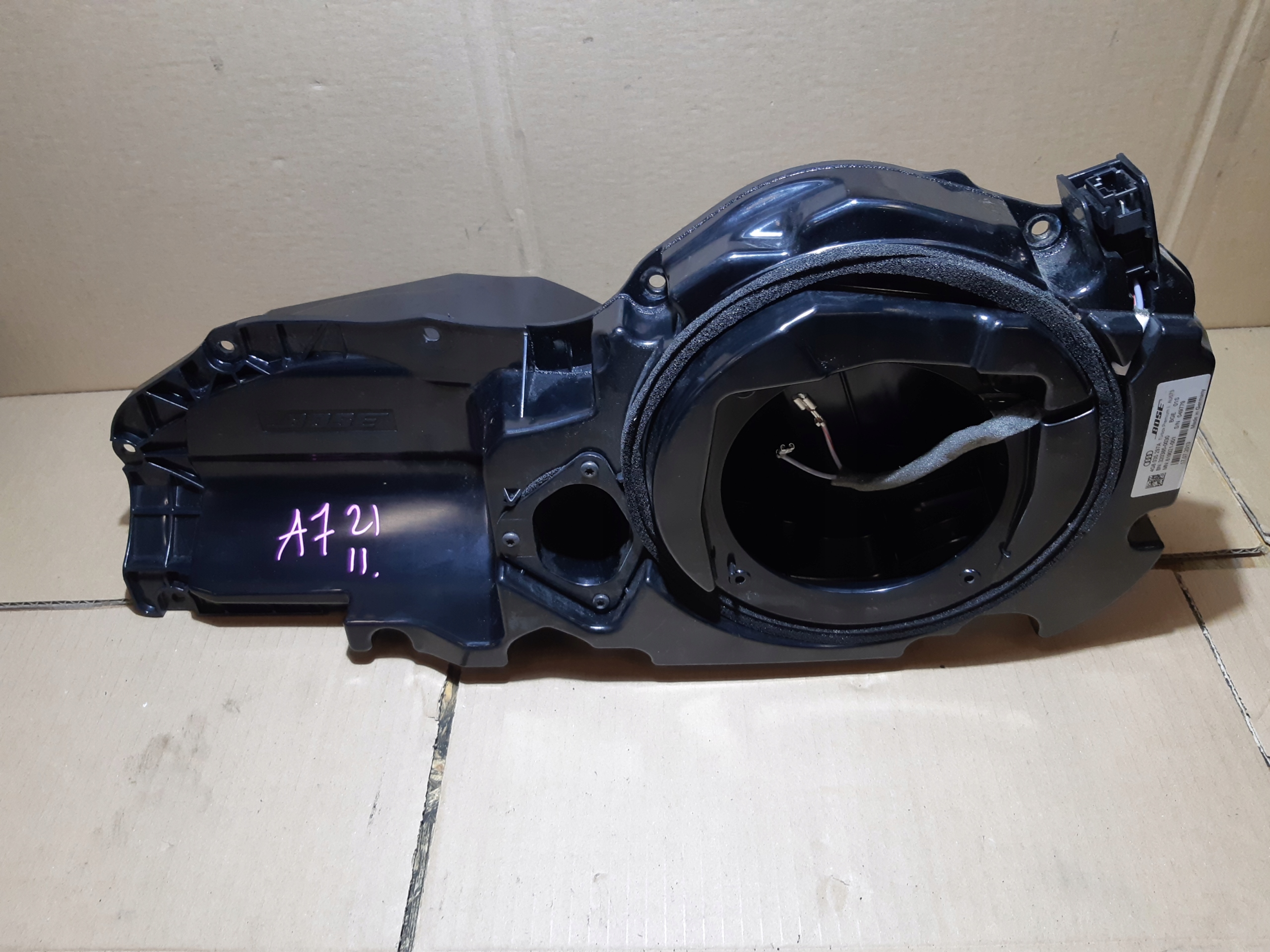 AUDI A6 A7 C7 obal repráku SUBWOOFERA BOSE levý předek 4G8035297A