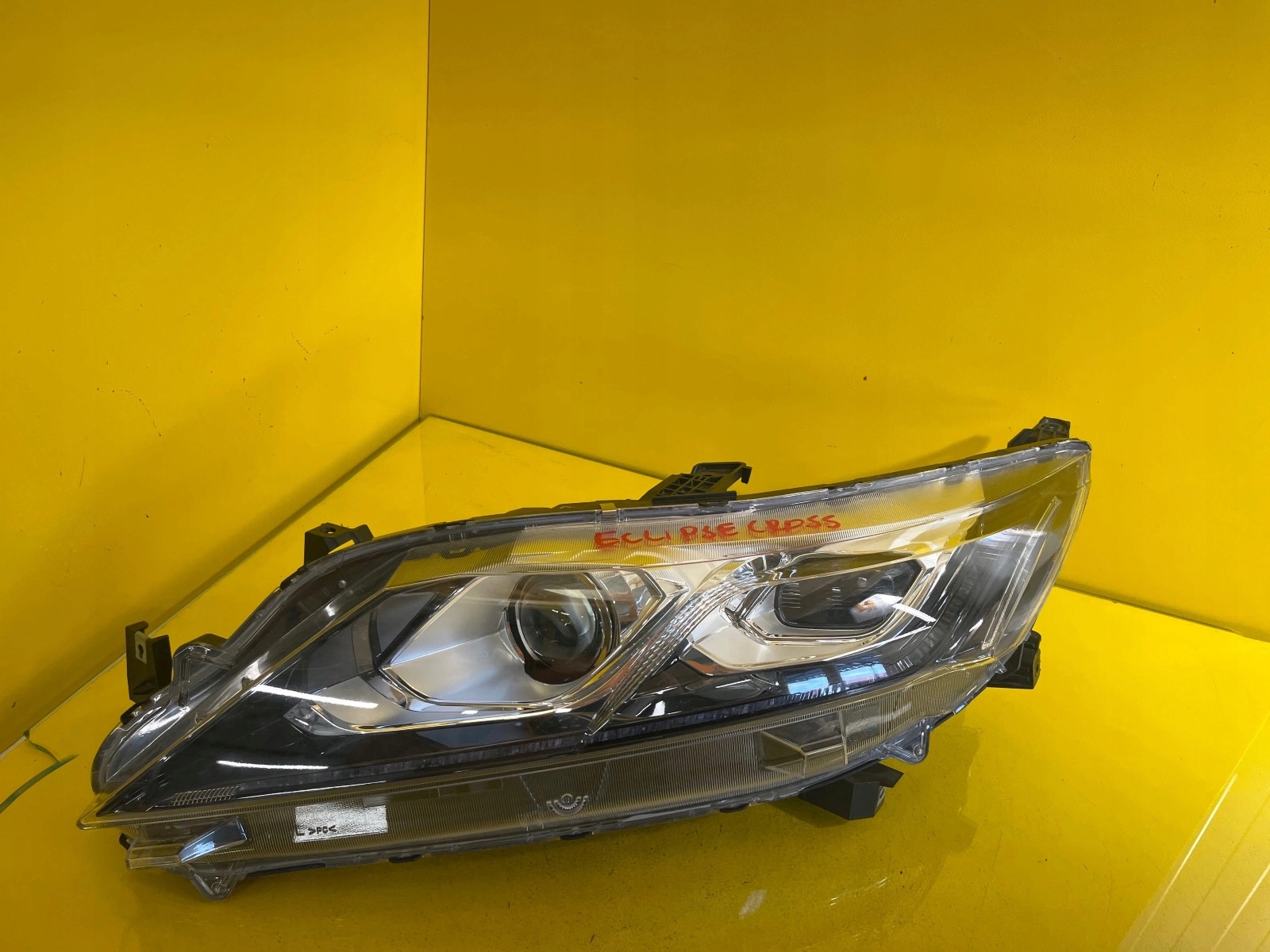 фара левая mitsubishi ECLIPSE CROSS full led