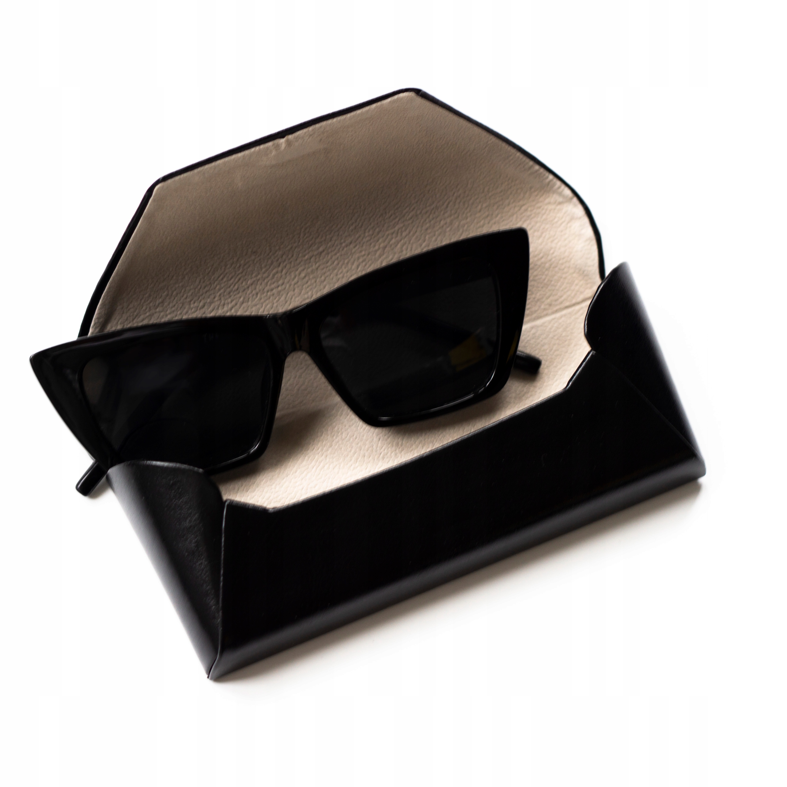 POKROWIEC ETUI FUTERAŁ NA OKULARY Z EKO SKÓRY Z MAGNESEM CZARNY Marka inna