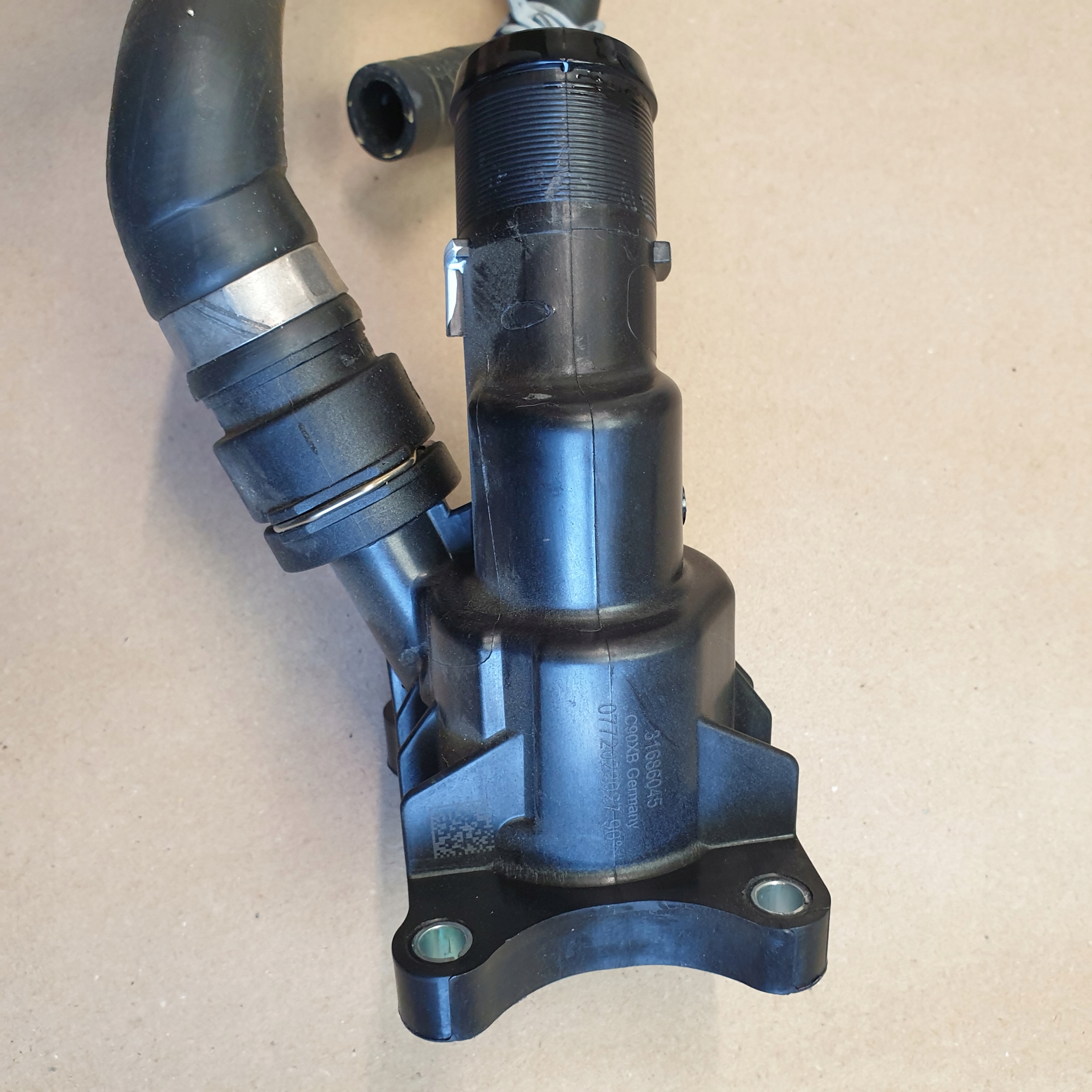 КОРПУС ТЕРМОСТАТ ТРОЙНИК VOLVO Xc90 II Xc40 2.0 D