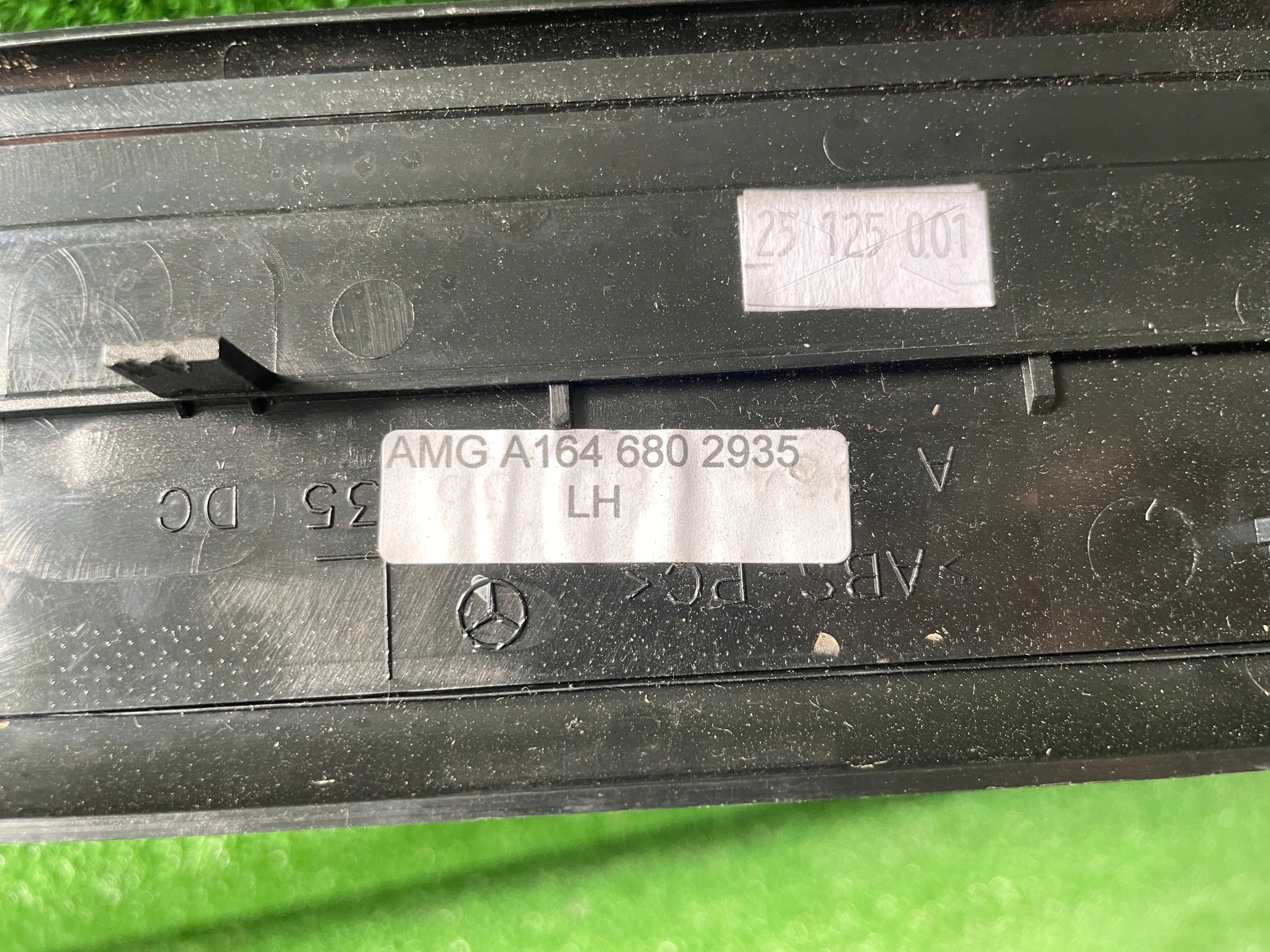 MERCEDES ML W164 moulding threshold cap front front right A1646802935