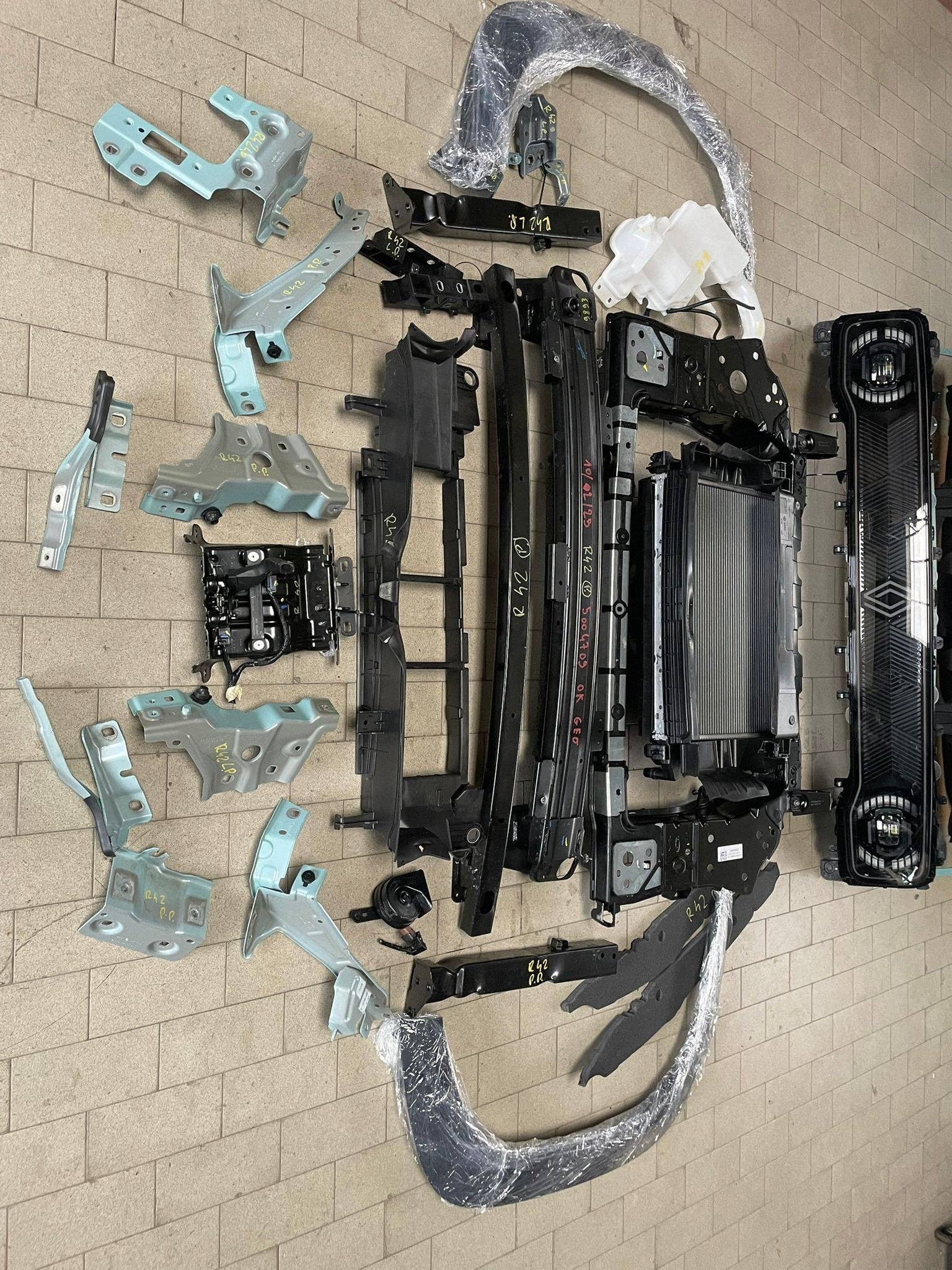 předek kapota blatníky chladič komplet reflektory předek Renault 4 BIYYY