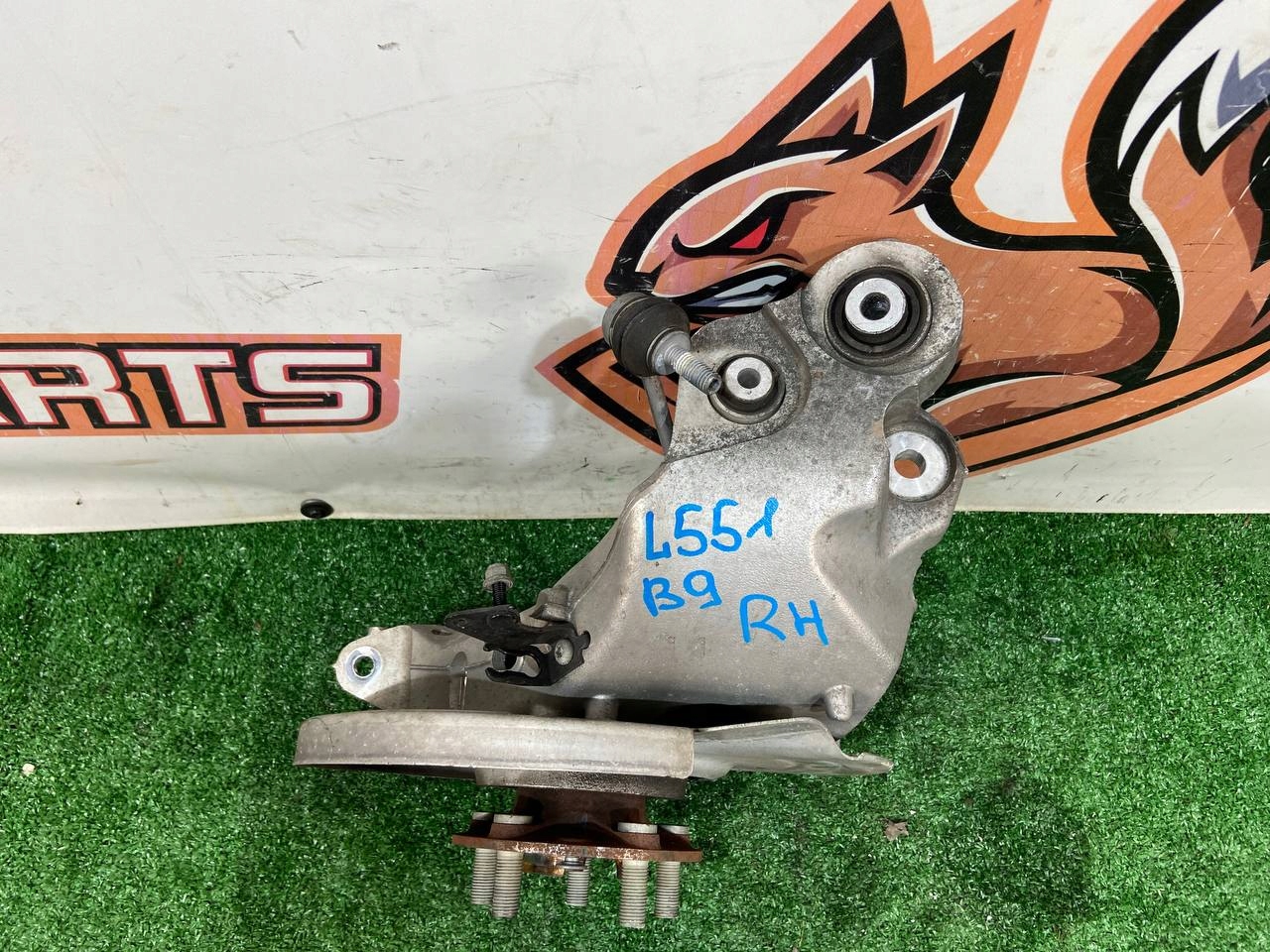 поворотный кулак RANGE L551 M8D2-5A968-AB