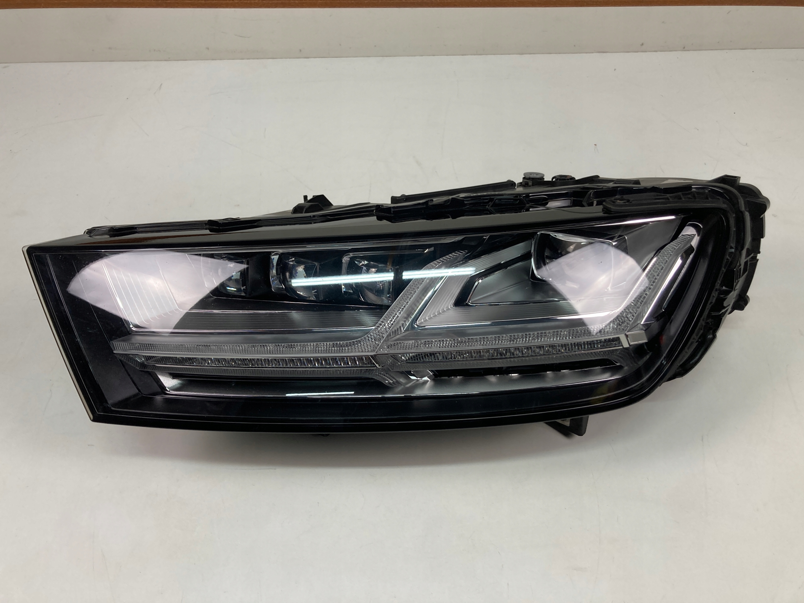 ФАРА ЛЕВА ПЕРЕДНЯЯ AUDI Q7m0 МАТРИКС ПОЛНЫЙ КОМПЛЕКТ LED
