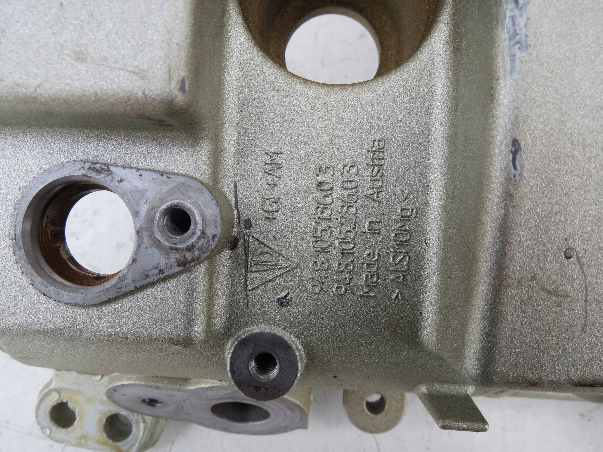 Abdeckung der Ventile links PORSCHE CAYENNE und 7L5 4.8 V8 94810513603