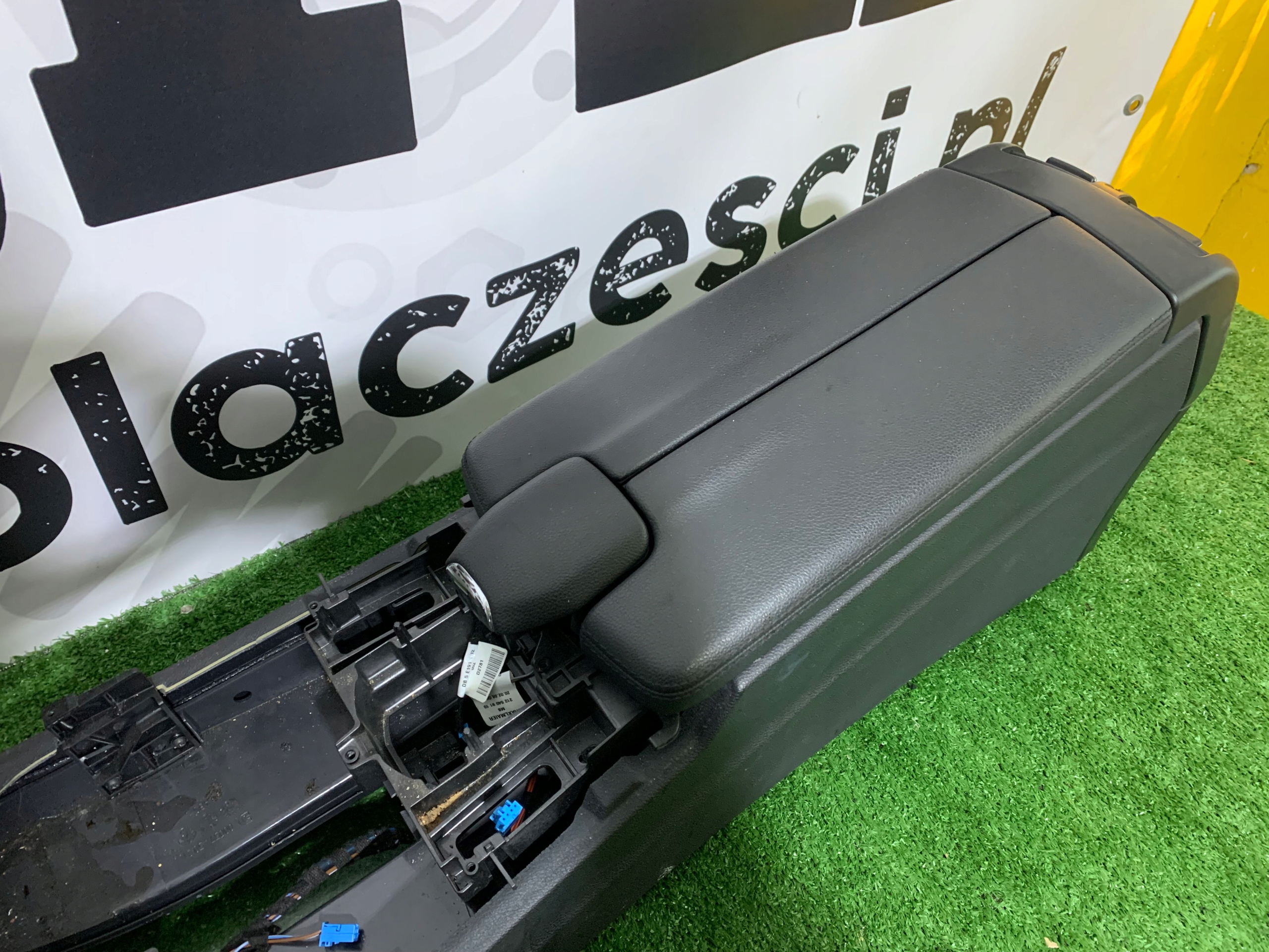 TUNEL central armrest EU MERCEDES E-KLASA W212 09-13