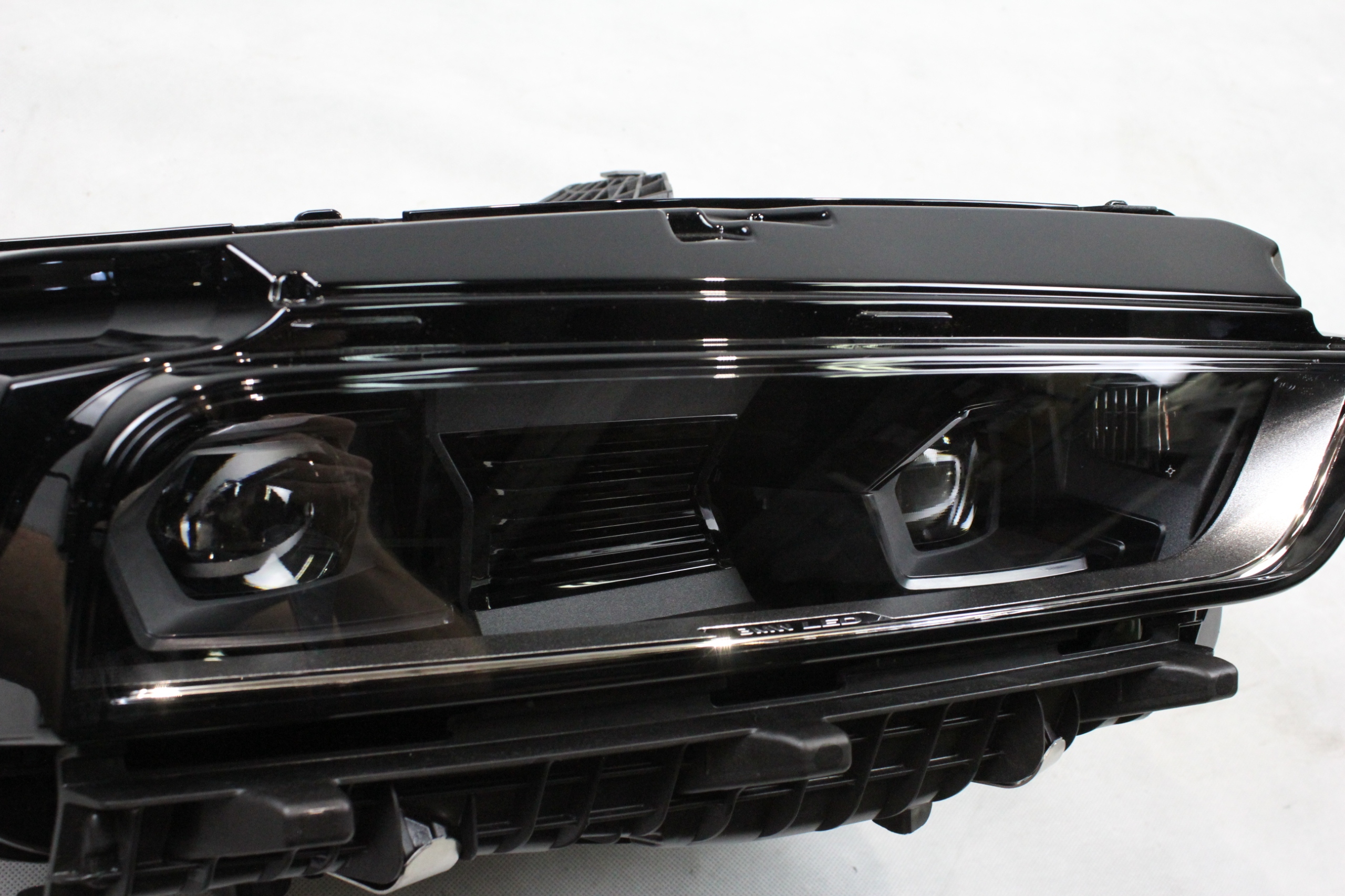 LAMPA PRZÓD KOMPLET CRYSTAL LED PRAWA BMW G70 Producent części BMW OE