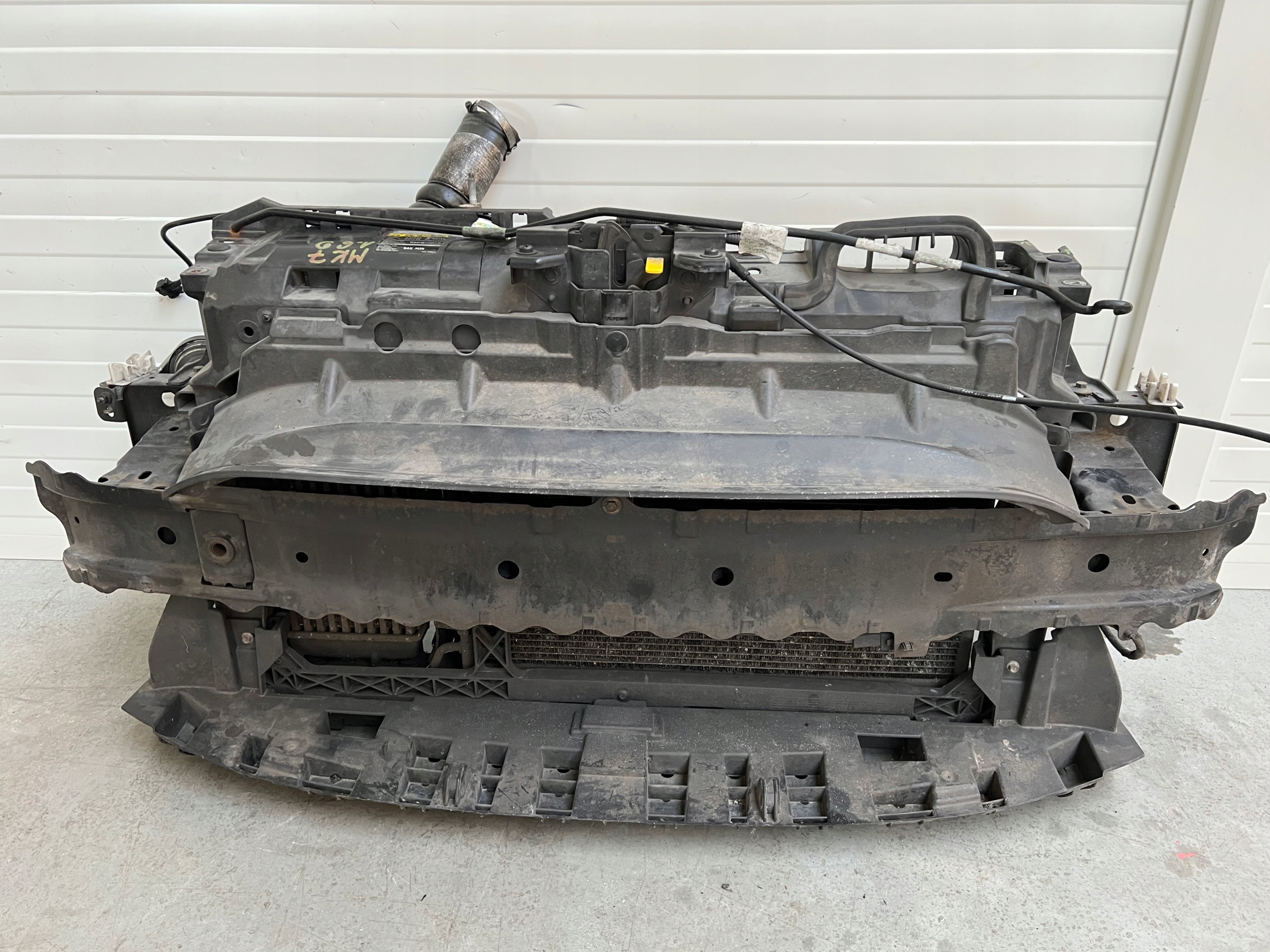 Pas przedni chłodnice Fiesta Mk7 1.6D