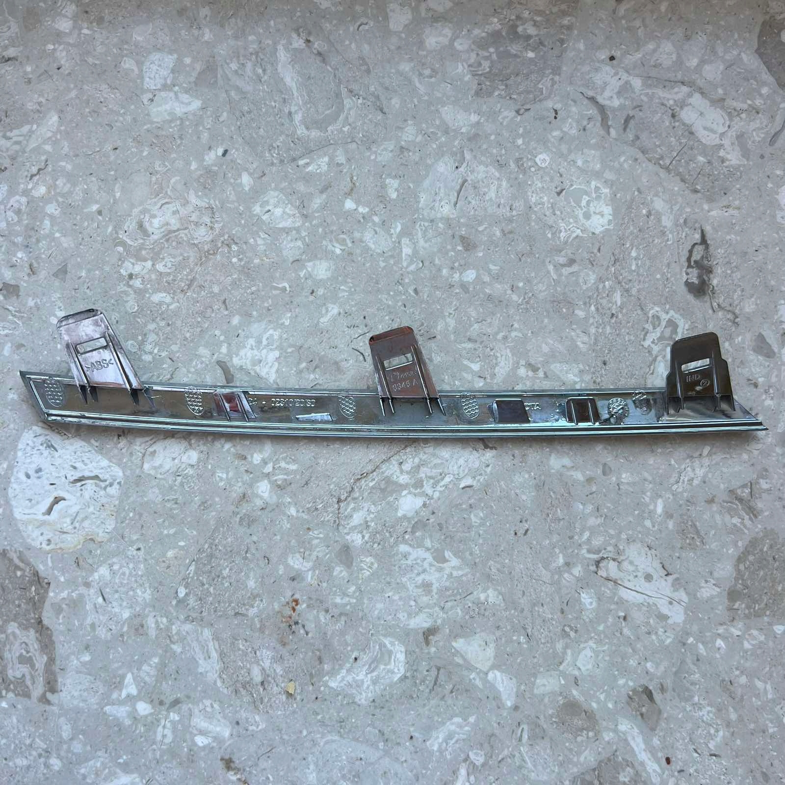 TOYOTA COROLLA E16 E18 moulding CHROM grille radiator 53124-02310