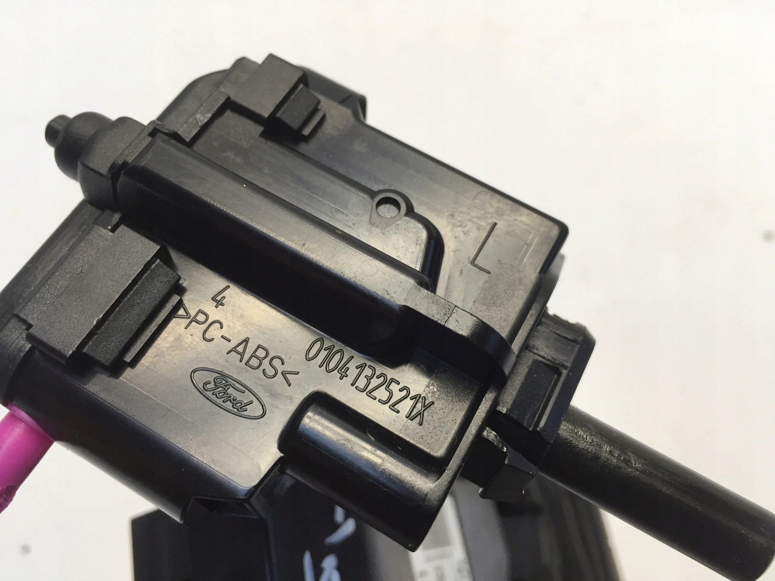 FORD KUGA III MK3 OCHRONA KRAWĘDZI DRZWI LEWY TYŁ Strona zabudowy tył - lewa