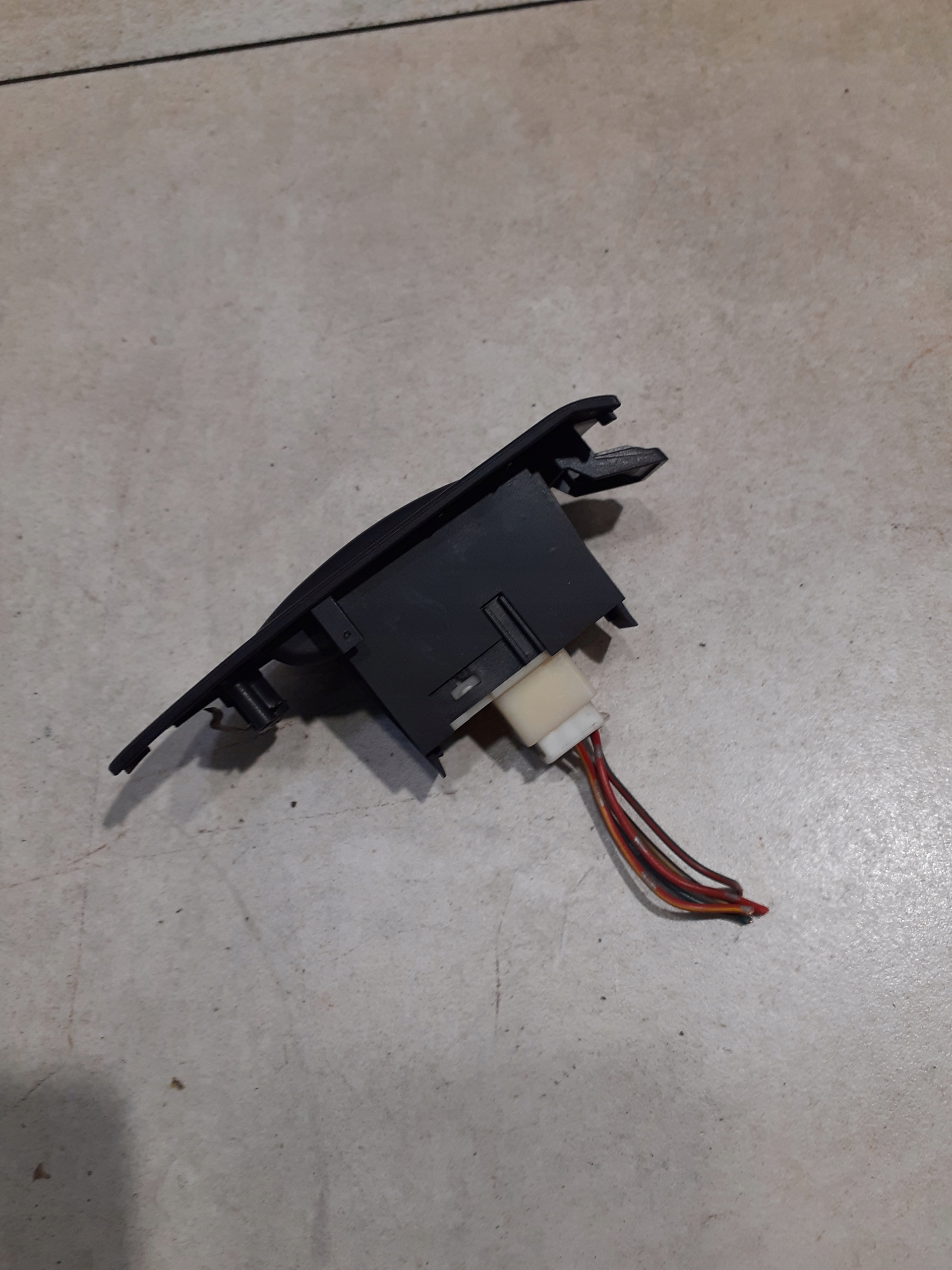 button PANEL windows left rear part TOYOTA AVENSIS T25 2.0 D4D