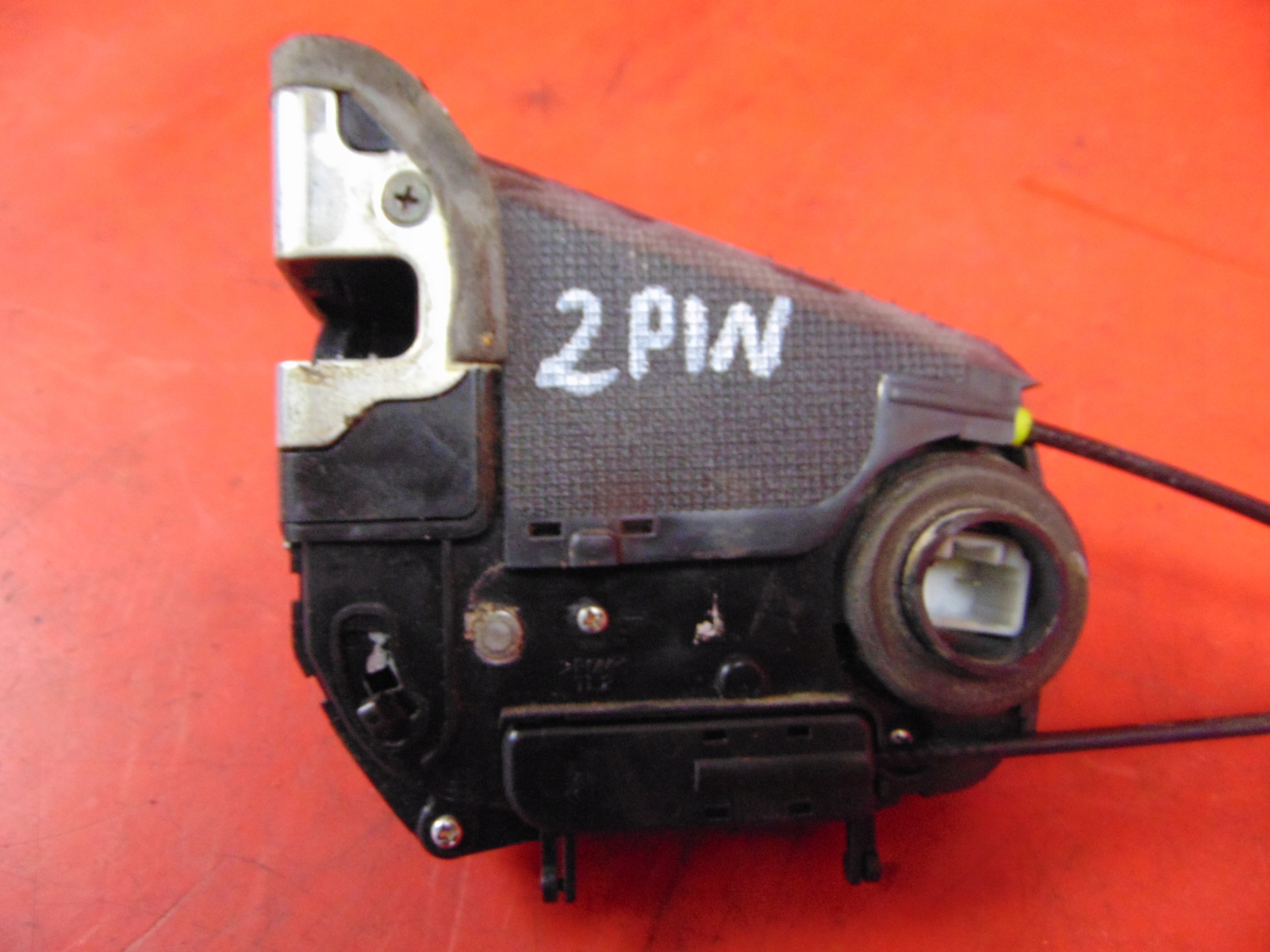 TOYOTA PRIUS 2 II W20 lock door left rear part 2 PIN