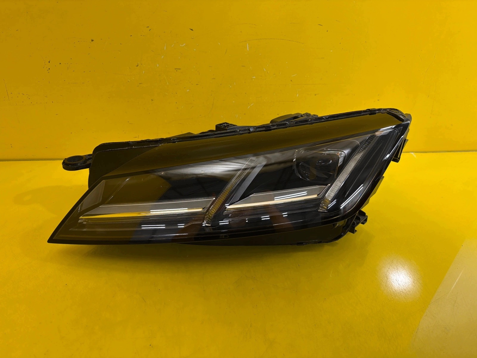 light front left Audi TT 8S Full Led 8S0941033F