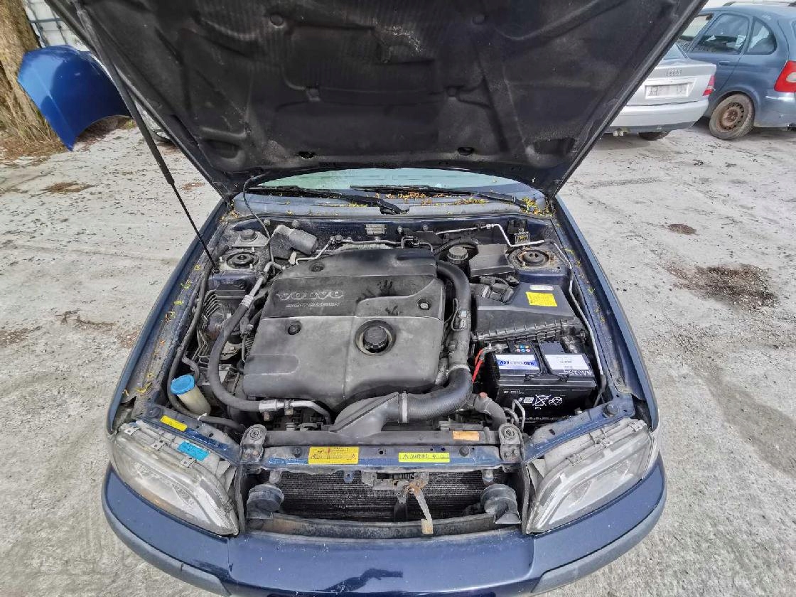 volvo V40 шланг интеркулера 2001 1.9л