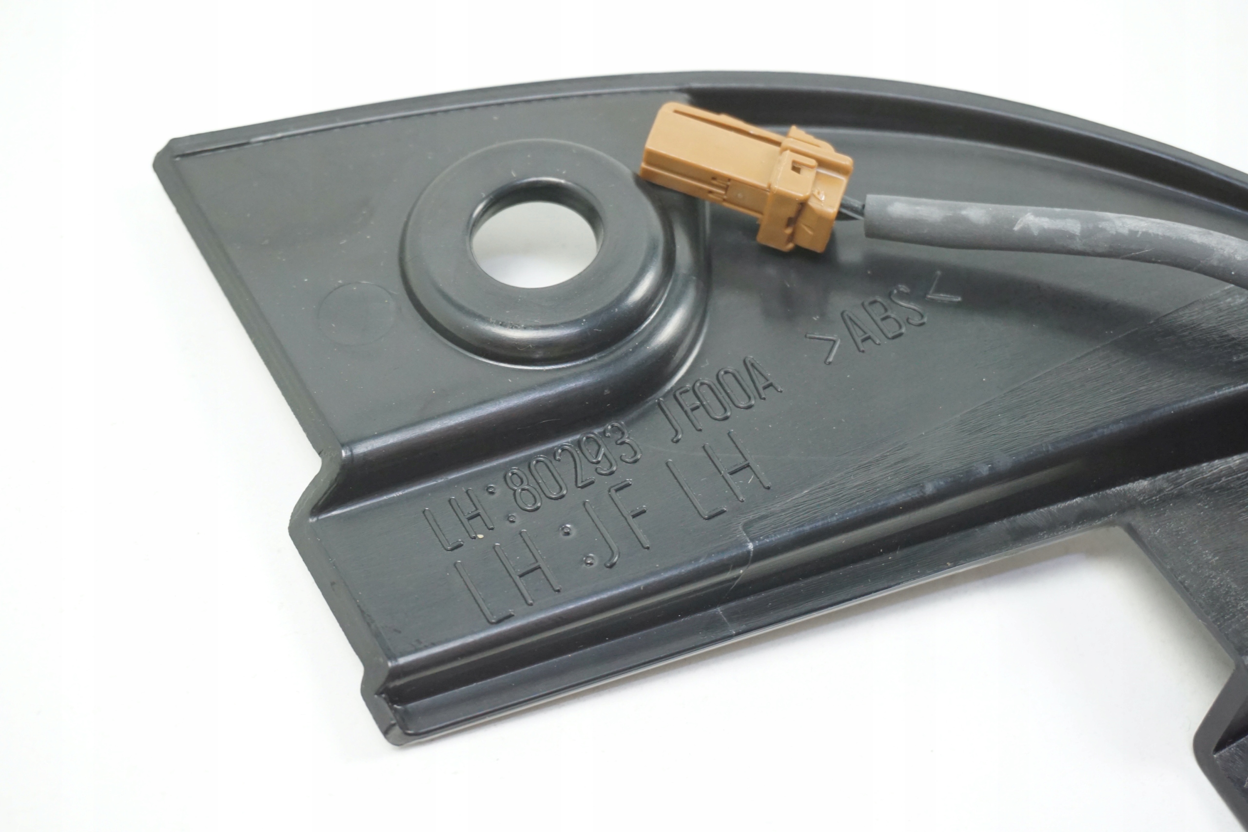 Trojkat Oslona Lewa Nissan GTR R35 80293 JF00A Part number 80293 JF00A