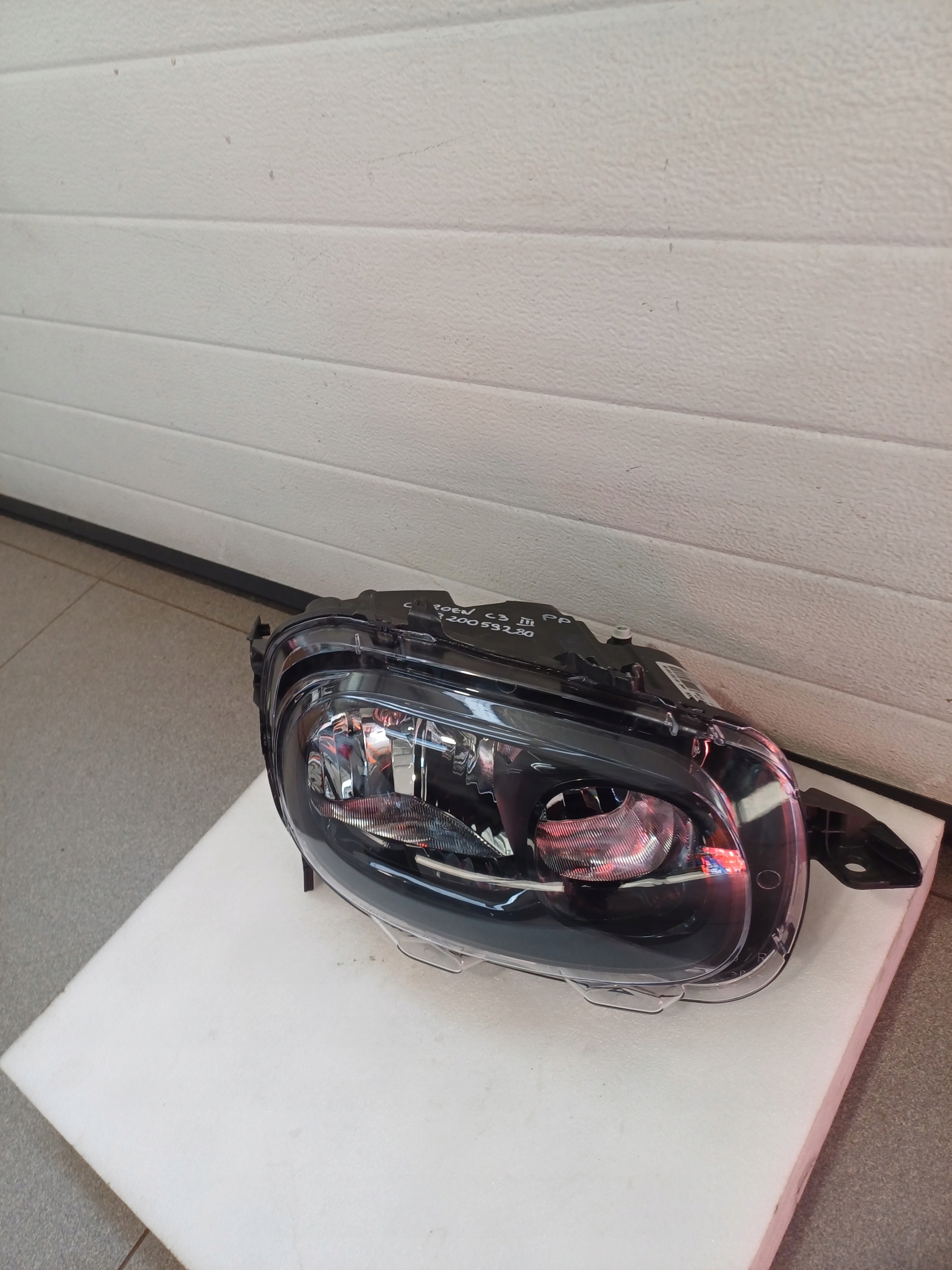 light right front front CITROEN C3 III 9820059280