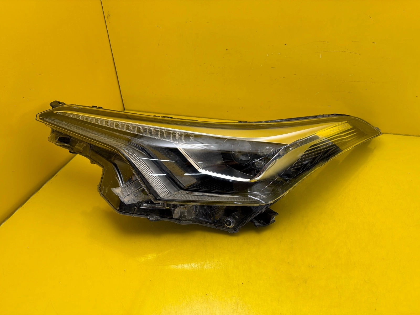 light left front Toyota C-HR CHR Full Led