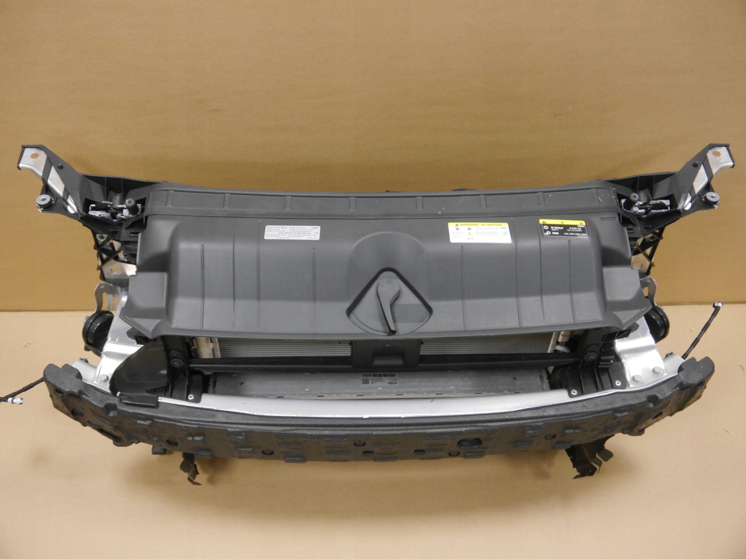 AUDI A4 A5 8W PAS PRZEDNI CHŁODNICE 2.0 TFSI Producent części Audi OE